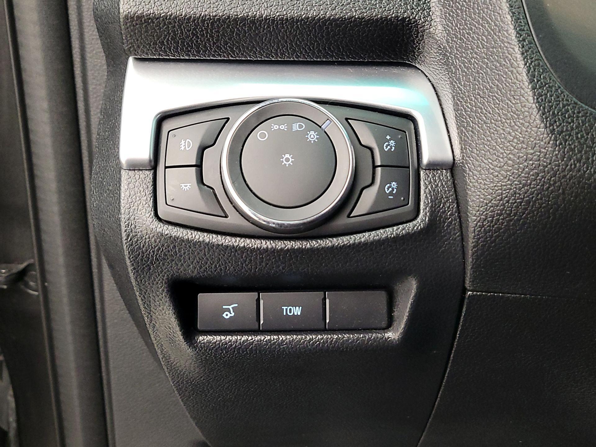 Thumbnail: 2016 Ford Explorer - 13