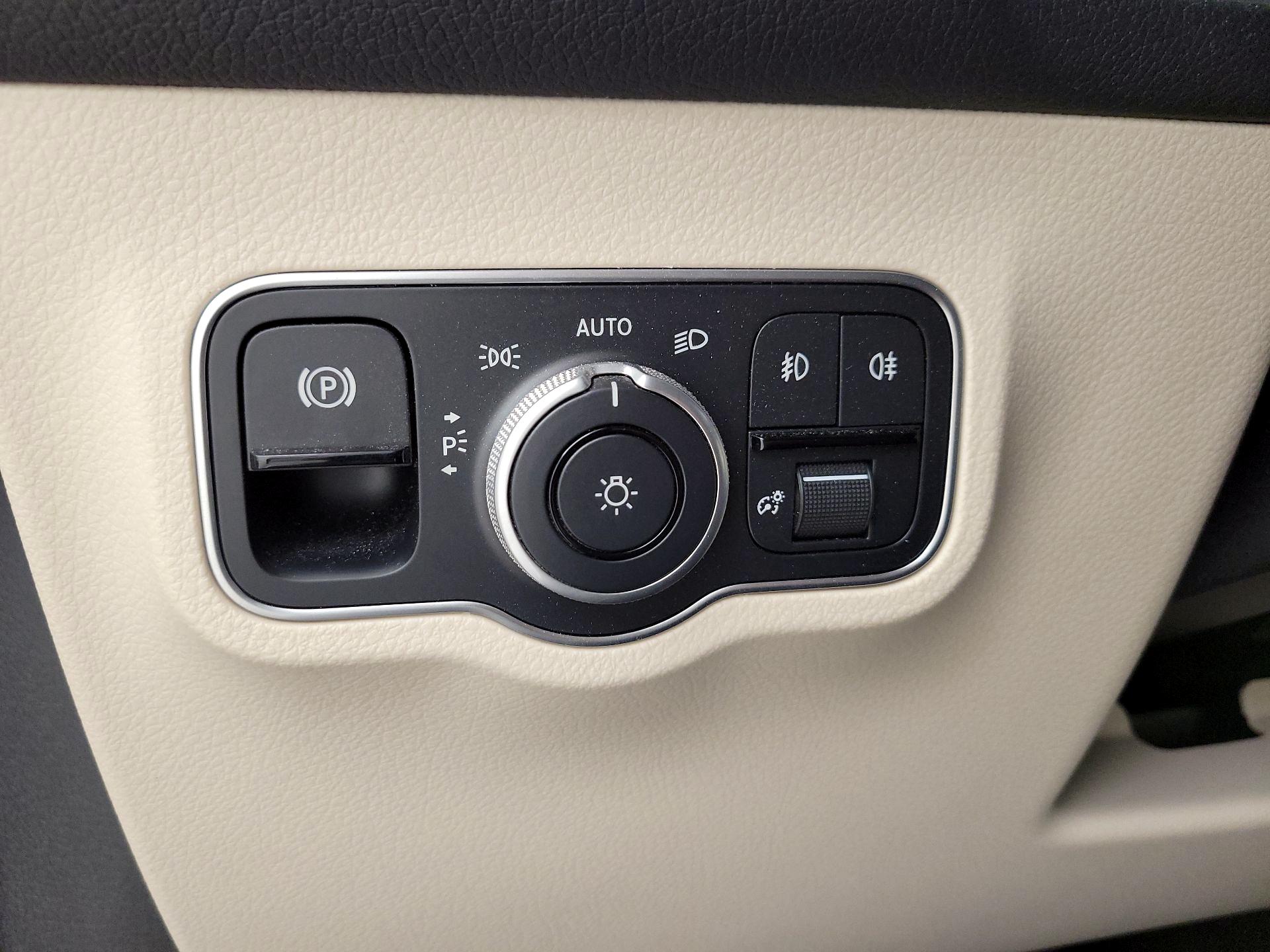 Thumbnail: 2024 Mercedes-Benz GLB - 13