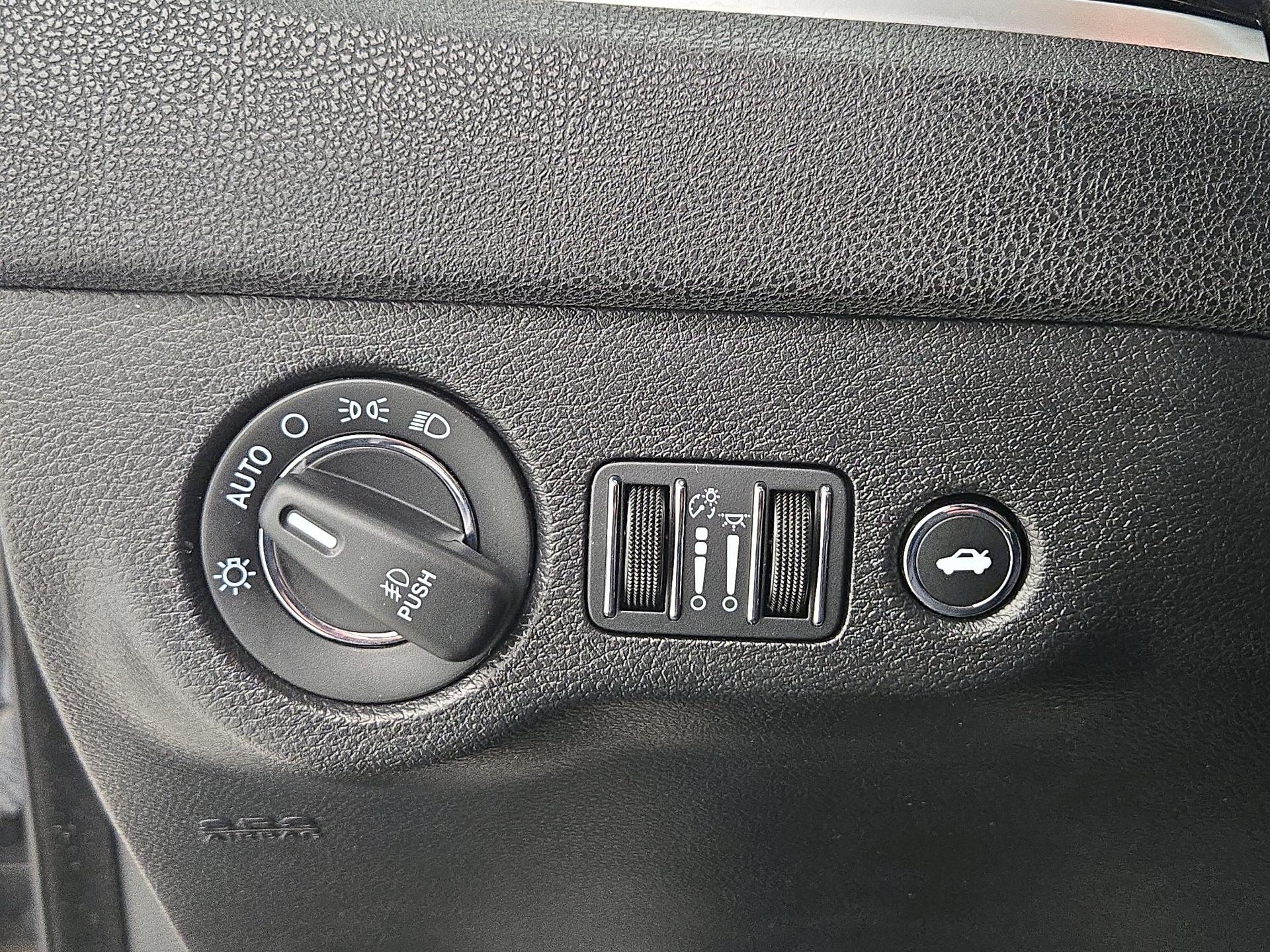 Thumbnail: 2023 Chrysler 300 - 13