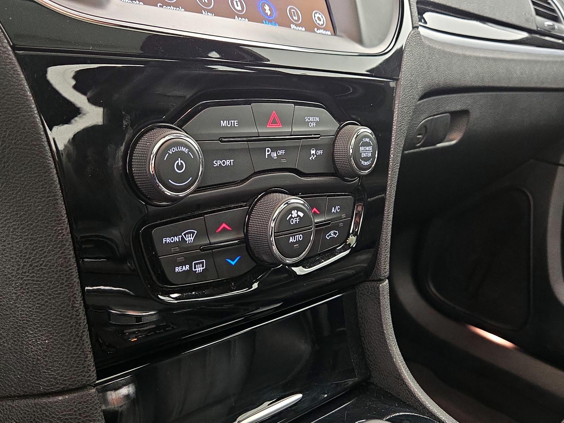 Thumbnail: 2023 Chrysler 300 - 17