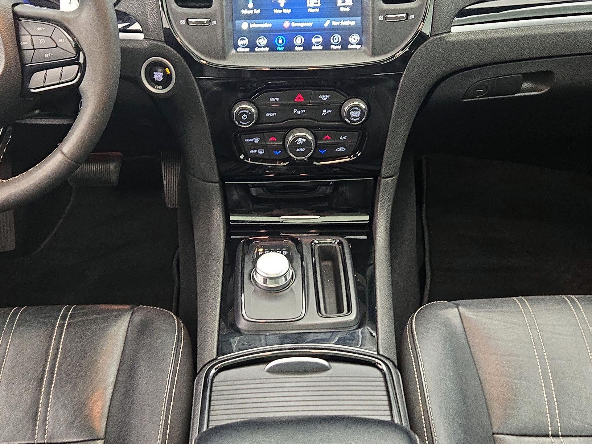 Thumbnail: 2023 Chrysler 300 - 18