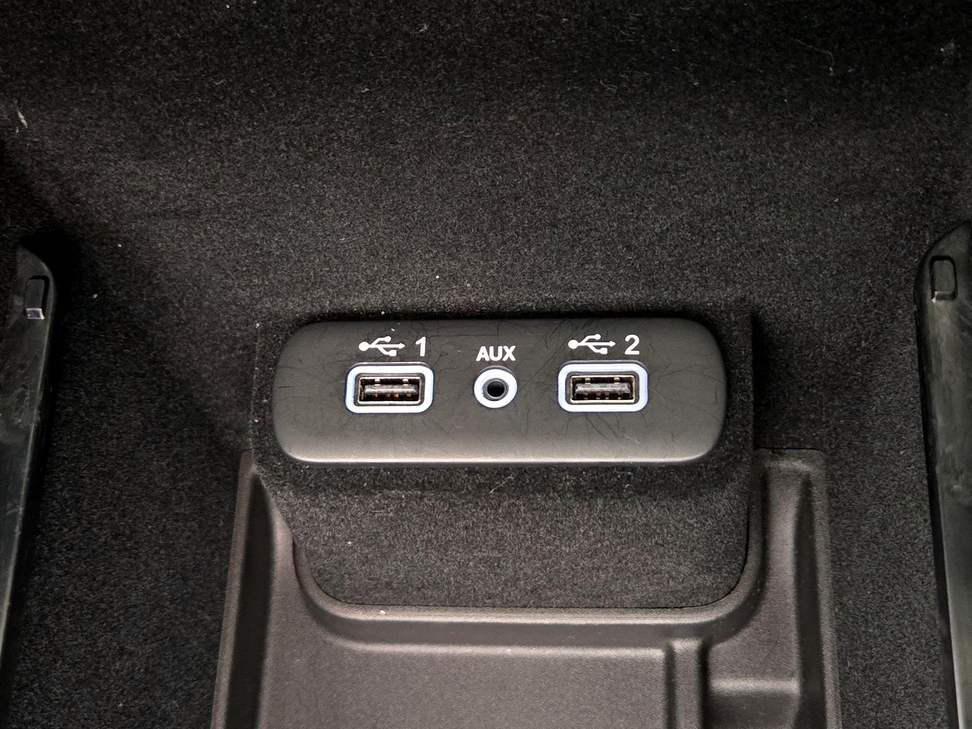 Thumbnail: 2023 Chrysler 300 - 19