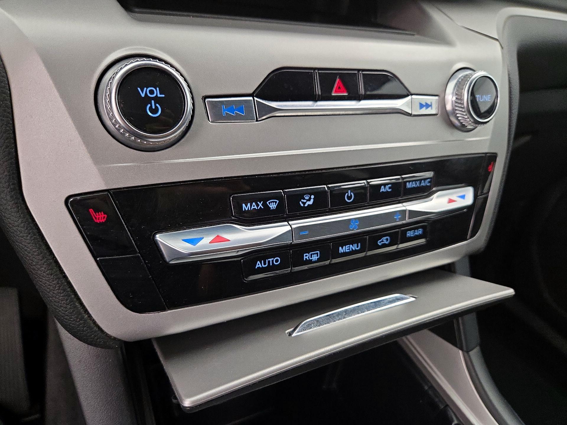 Thumbnail: 2022 Ford Explorer - 16