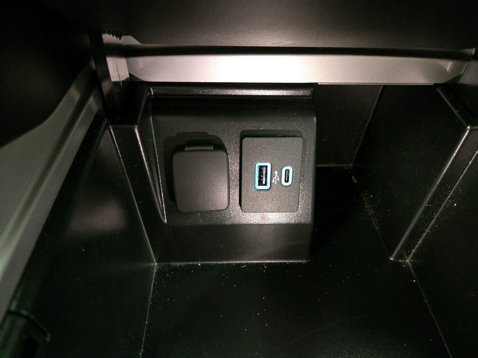 Thumbnail: 2022 Ford Explorer - 18