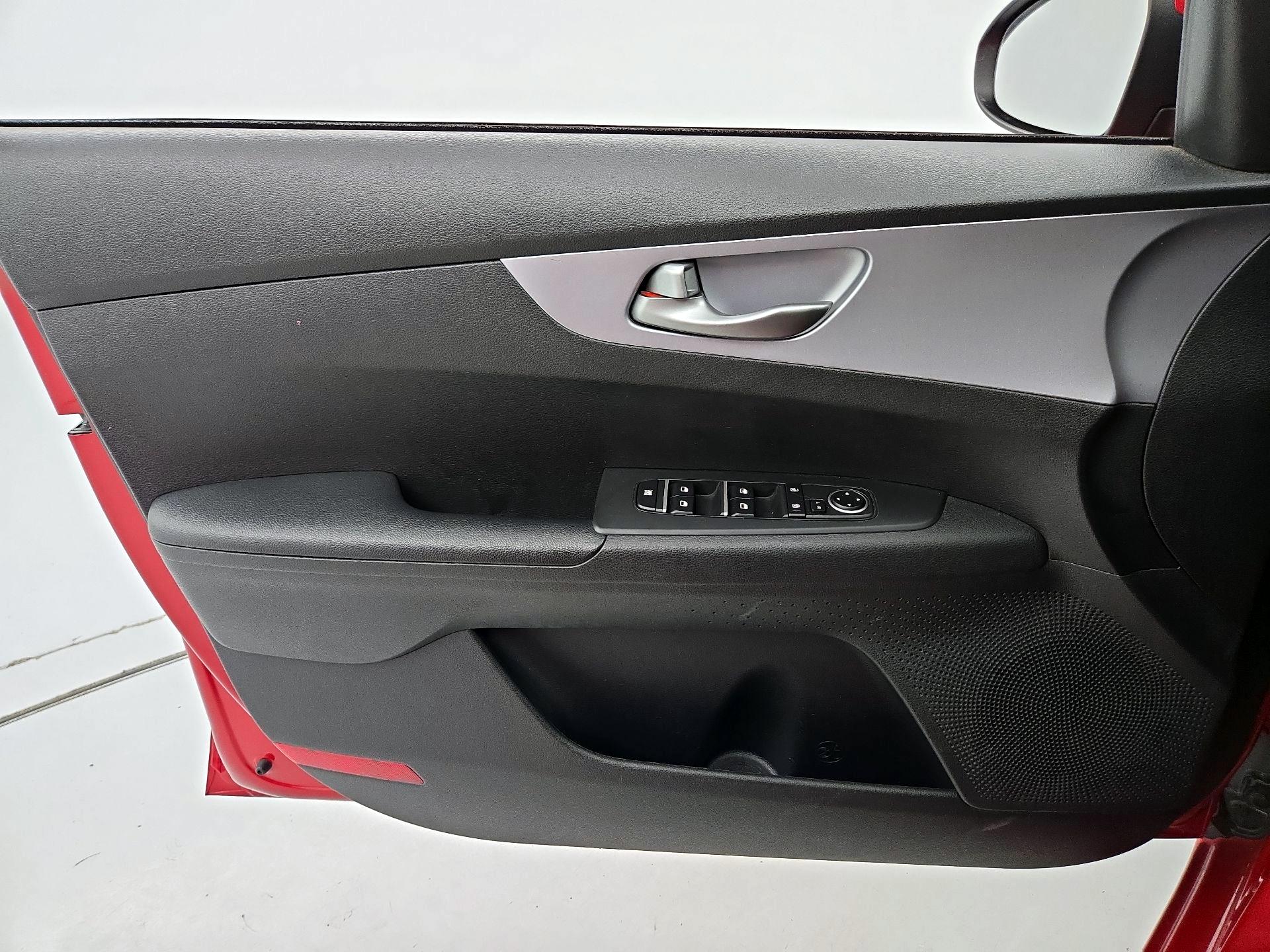 Thumbnail: 2022 Kia Forte - 12