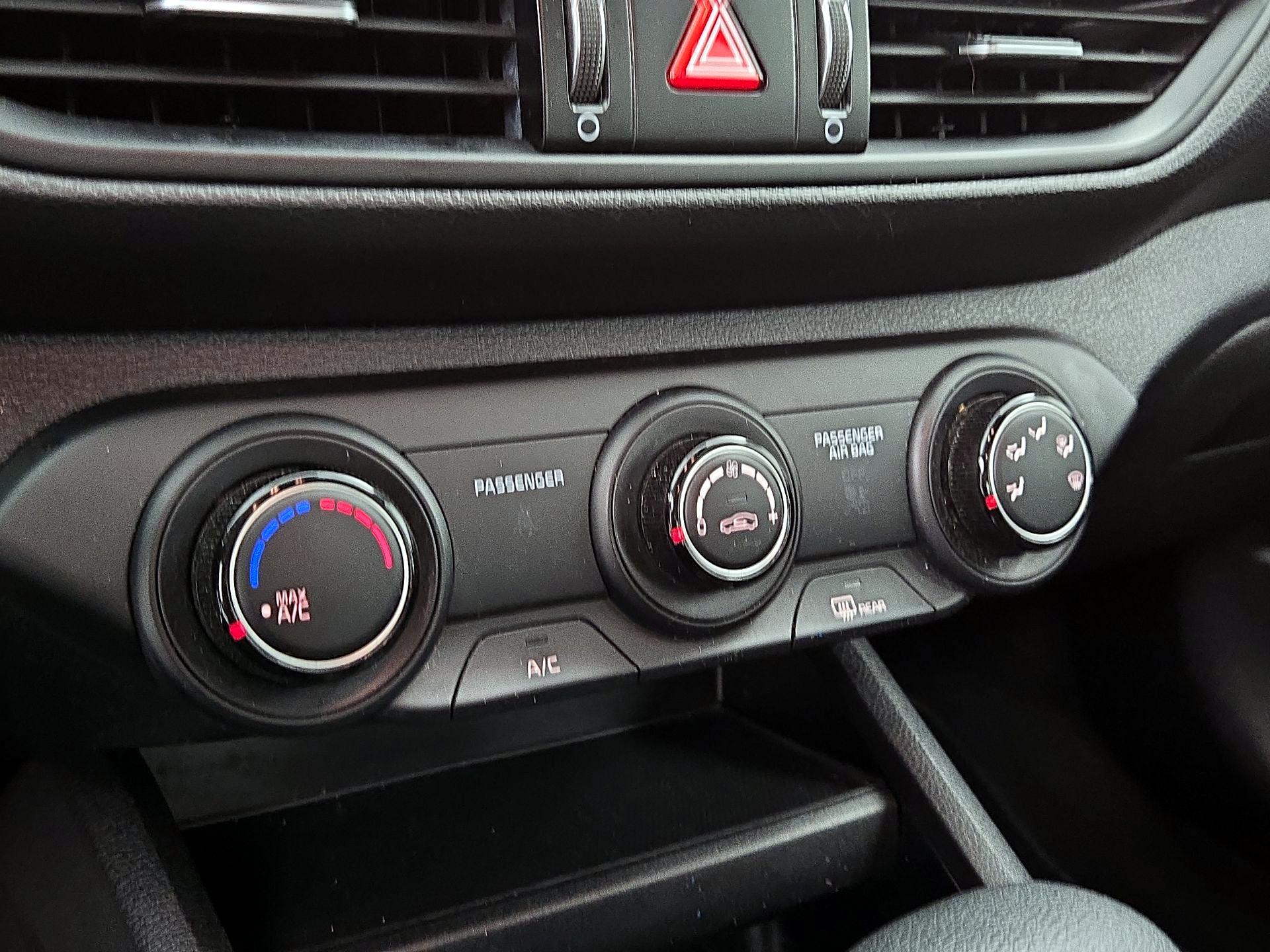 Thumbnail: 2022 Kia Forte - 16