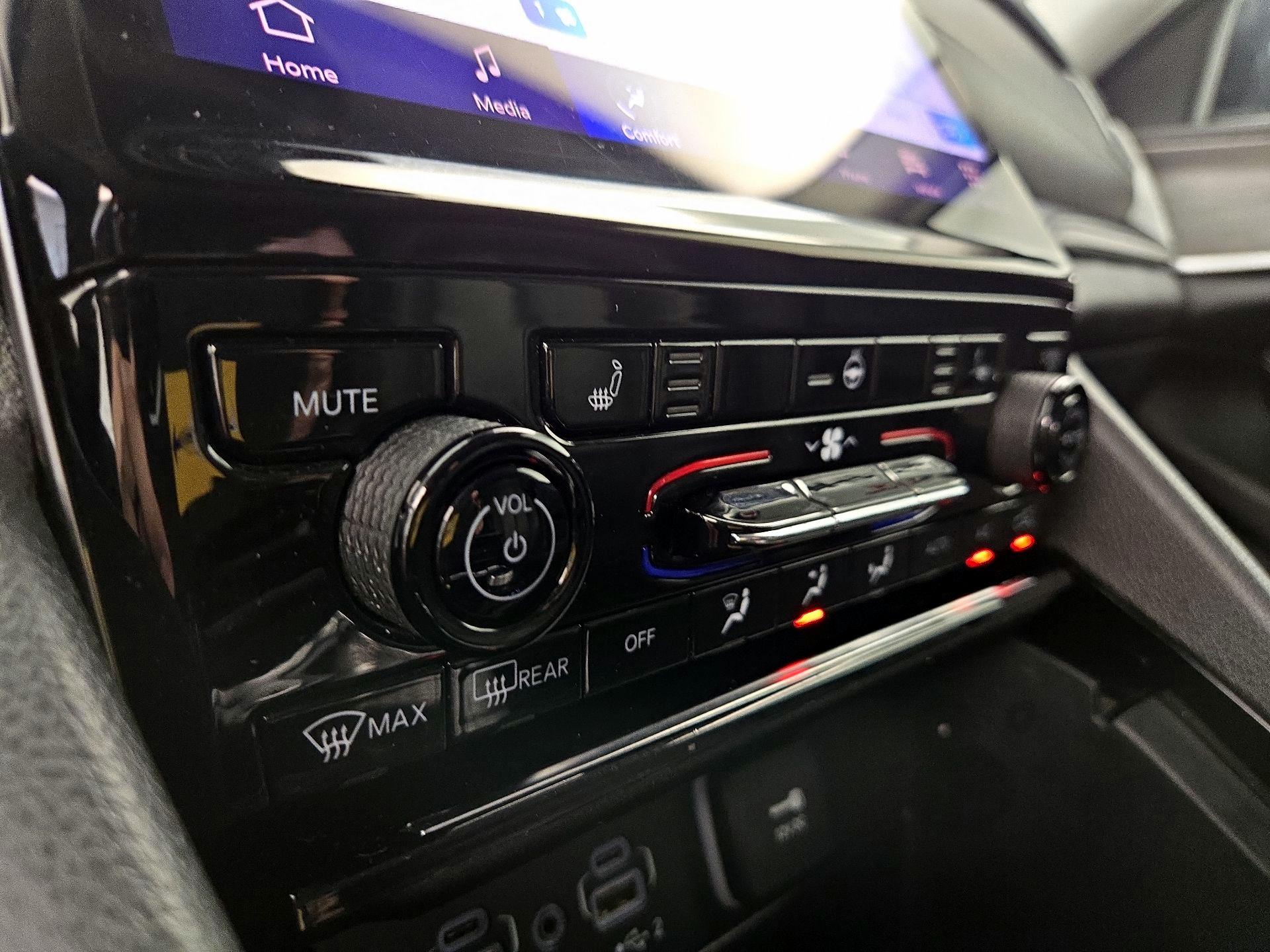 Thumbnail: 2023 Jeep Grand Cherokee - 17