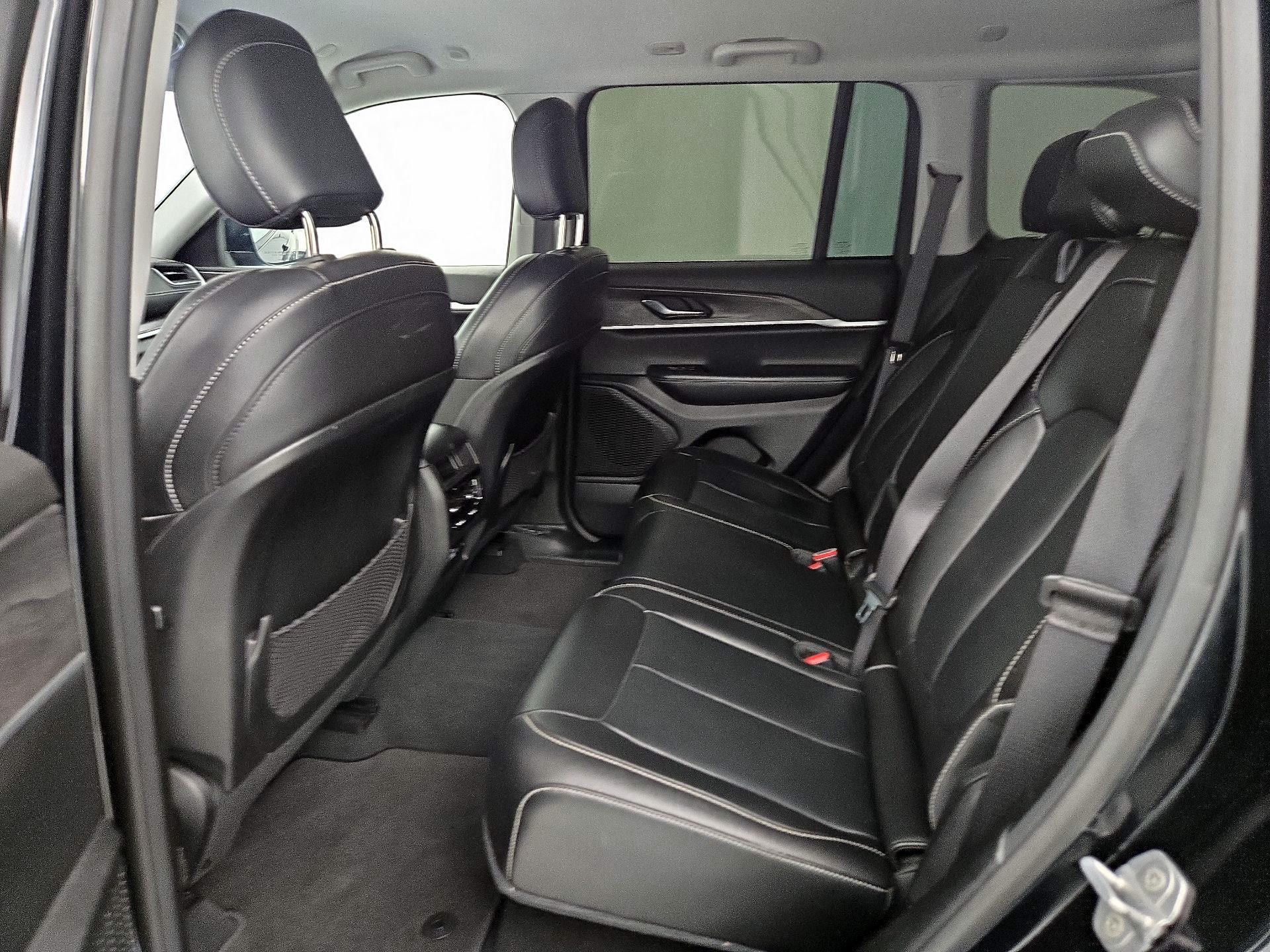 Thumbnail: 2023 Jeep Grand Cherokee - 20