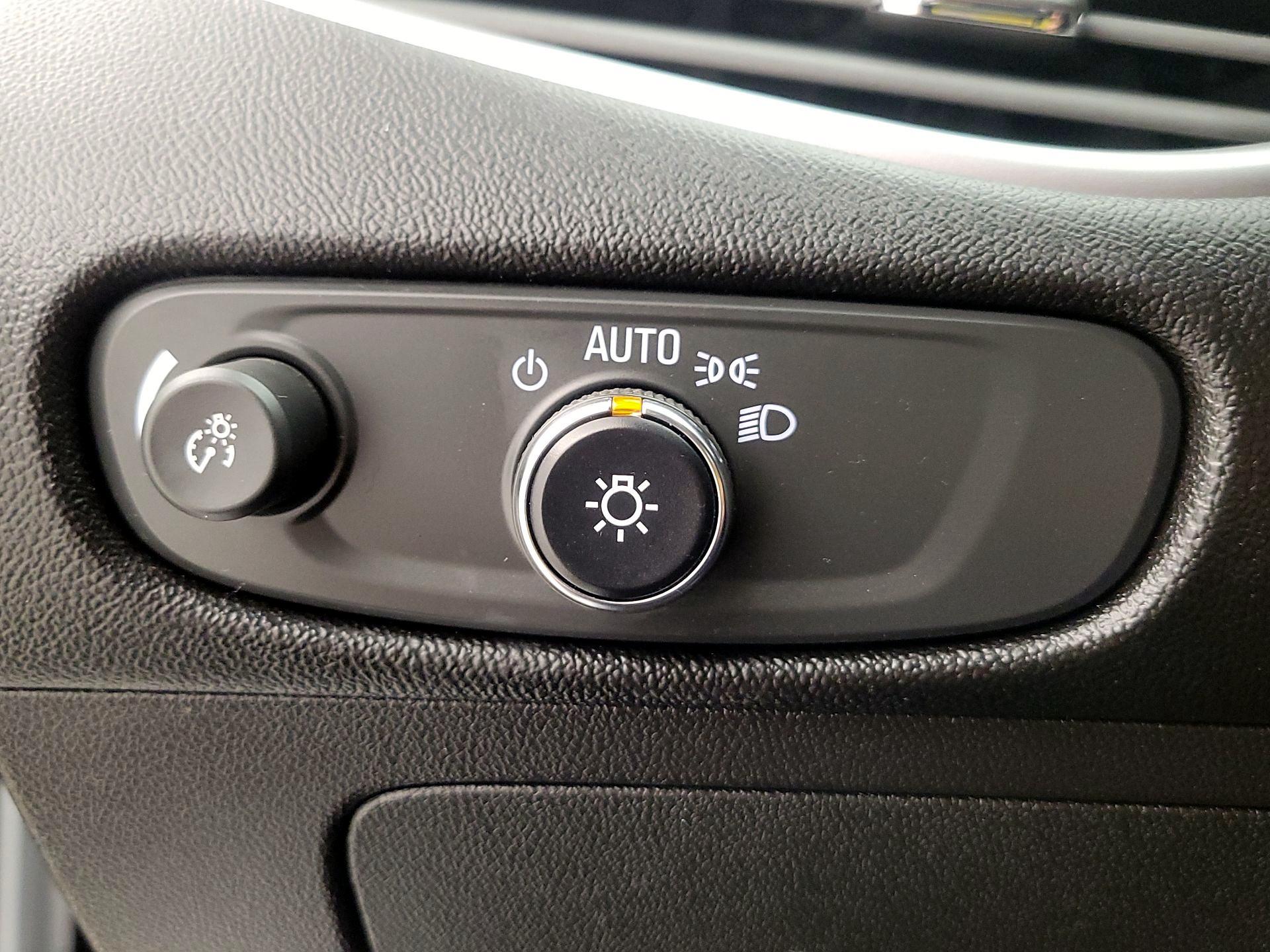 Thumbnail: 2022 Chevrolet Malibu - 13