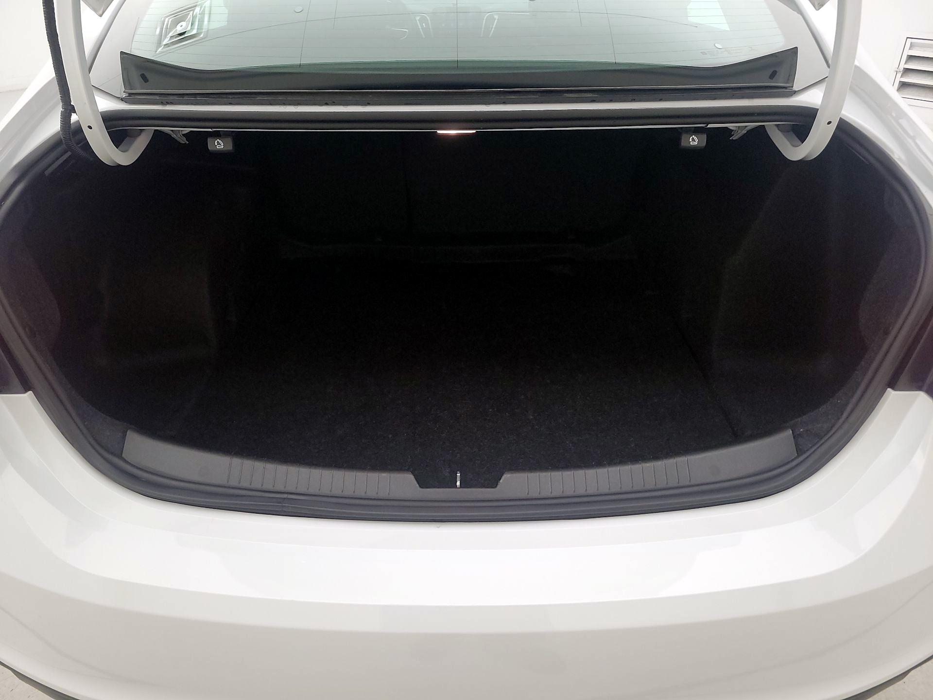 Thumbnail: 2022 Chevrolet Malibu - 20