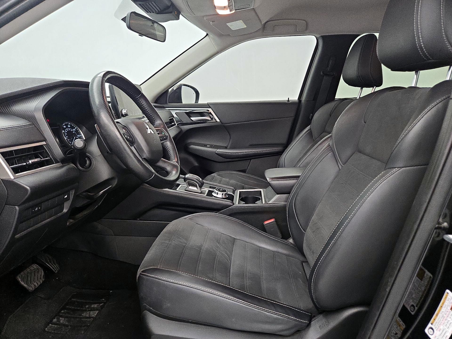 Thumbnail: 2024 Mitsubishi Outlander - 11