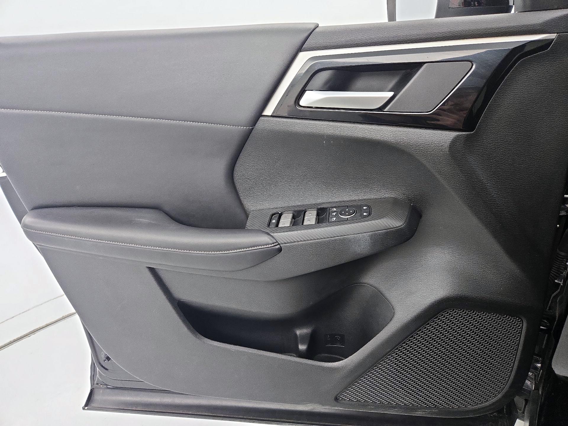 Thumbnail: 2024 Mitsubishi Outlander - 12