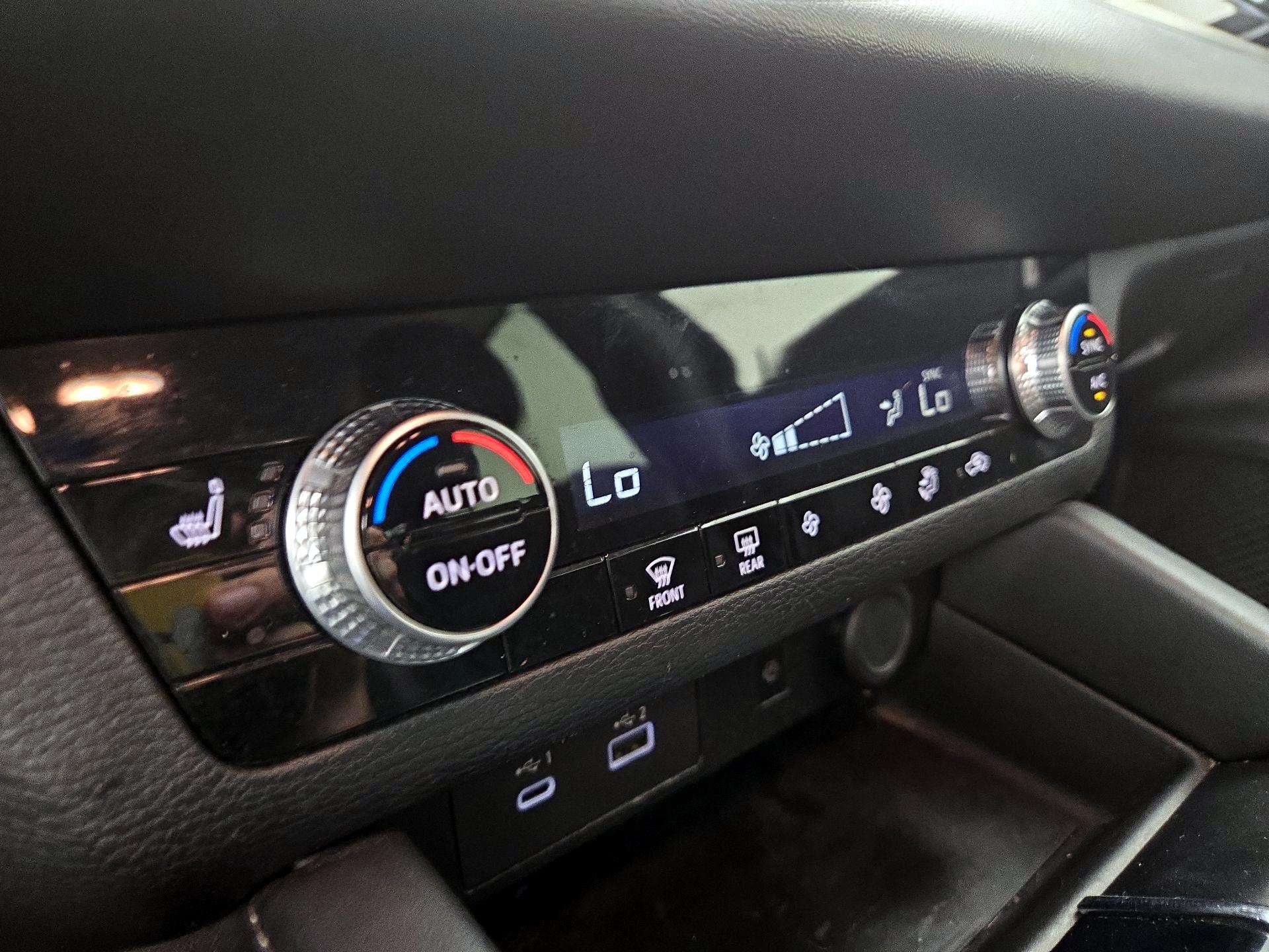 Thumbnail: 2024 Mitsubishi Outlander - 17