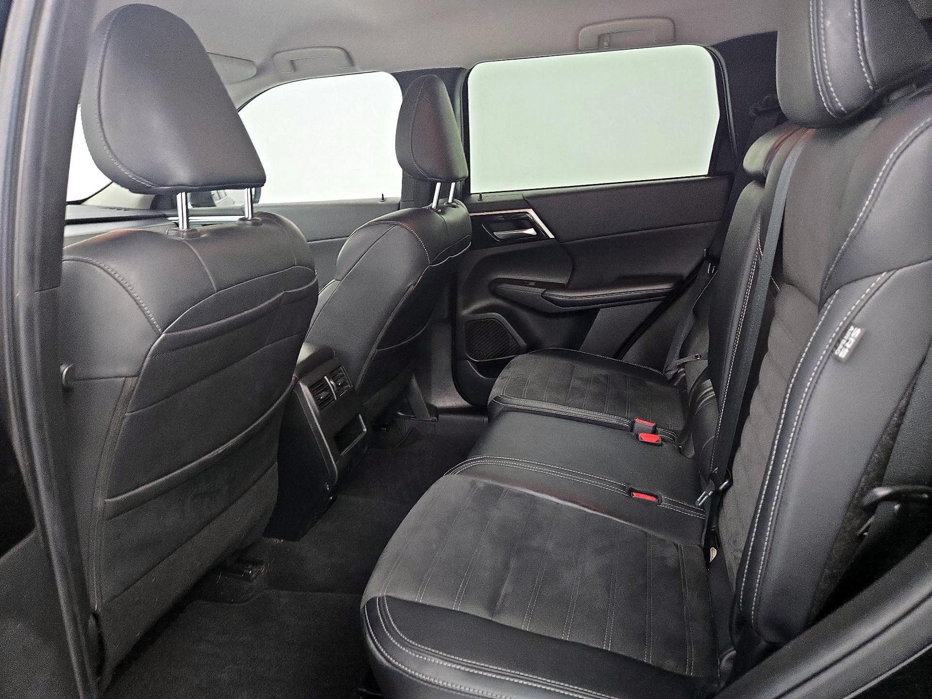 Thumbnail: 2024 Mitsubishi Outlander - 20