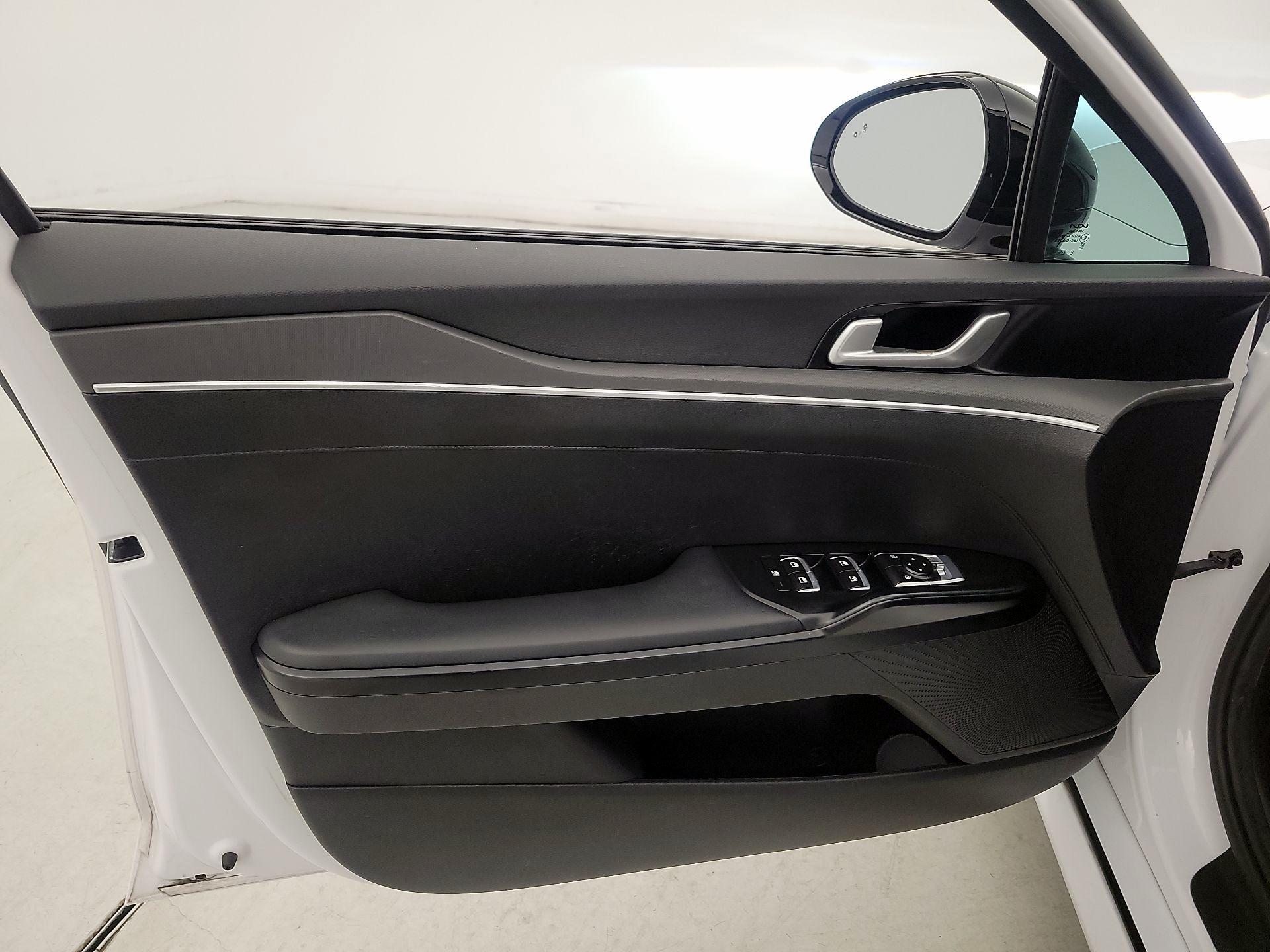 Thumbnail: 2022 Kia K5 - 12