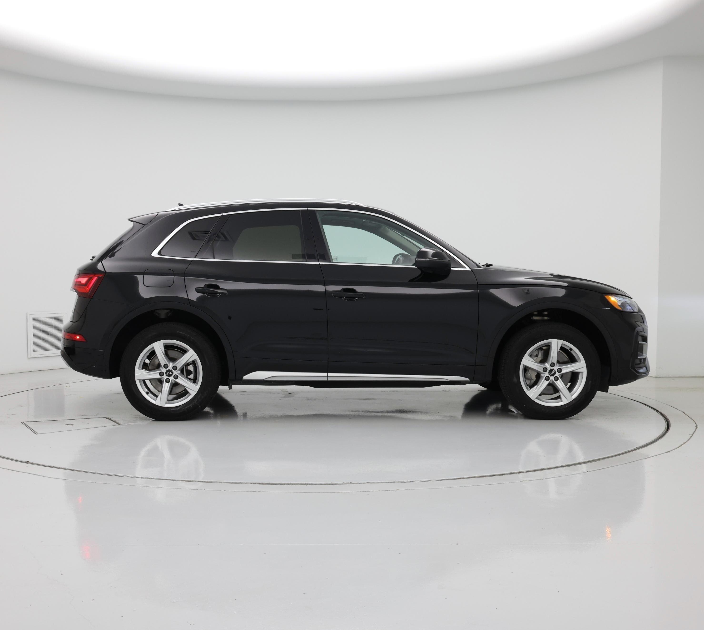 Thumbnail: 2023 Audi Q5 - 7