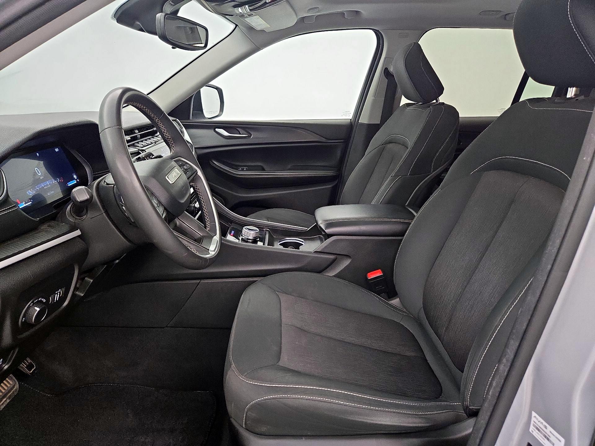 Thumbnail: 2023 Jeep Grand Cherokee - 11