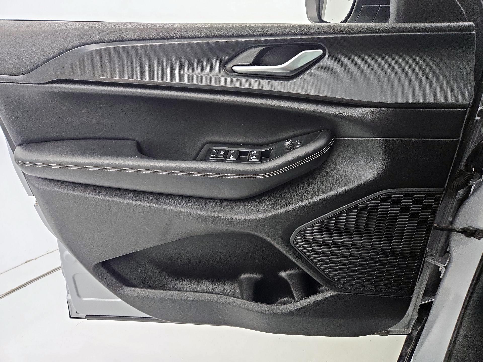 Thumbnail: 2023 Jeep Grand Cherokee - 12