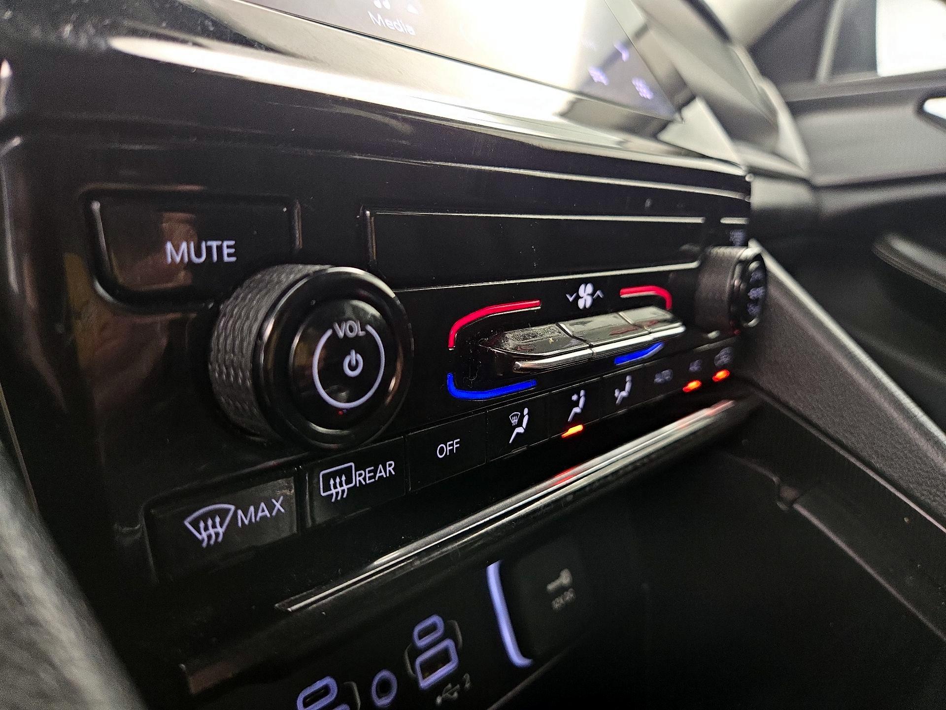 Thumbnail: 2023 Jeep Grand Cherokee - 16