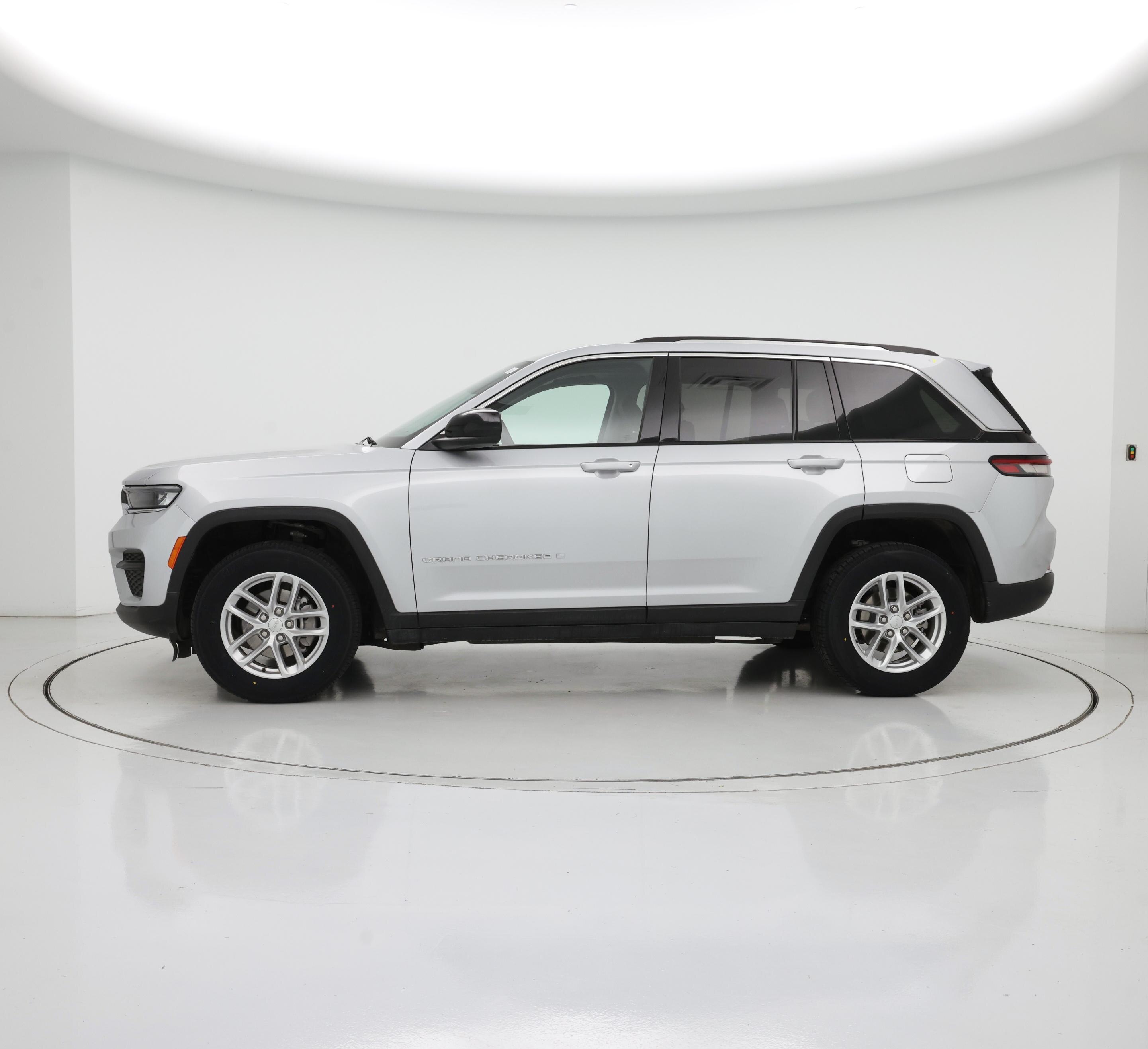 Thumbnail: 2023 Jeep Grand Cherokee - 3