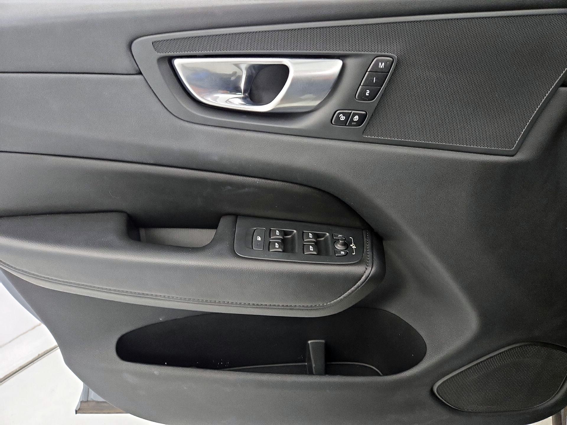 Thumbnail: 2023 Volvo XC60 - 12