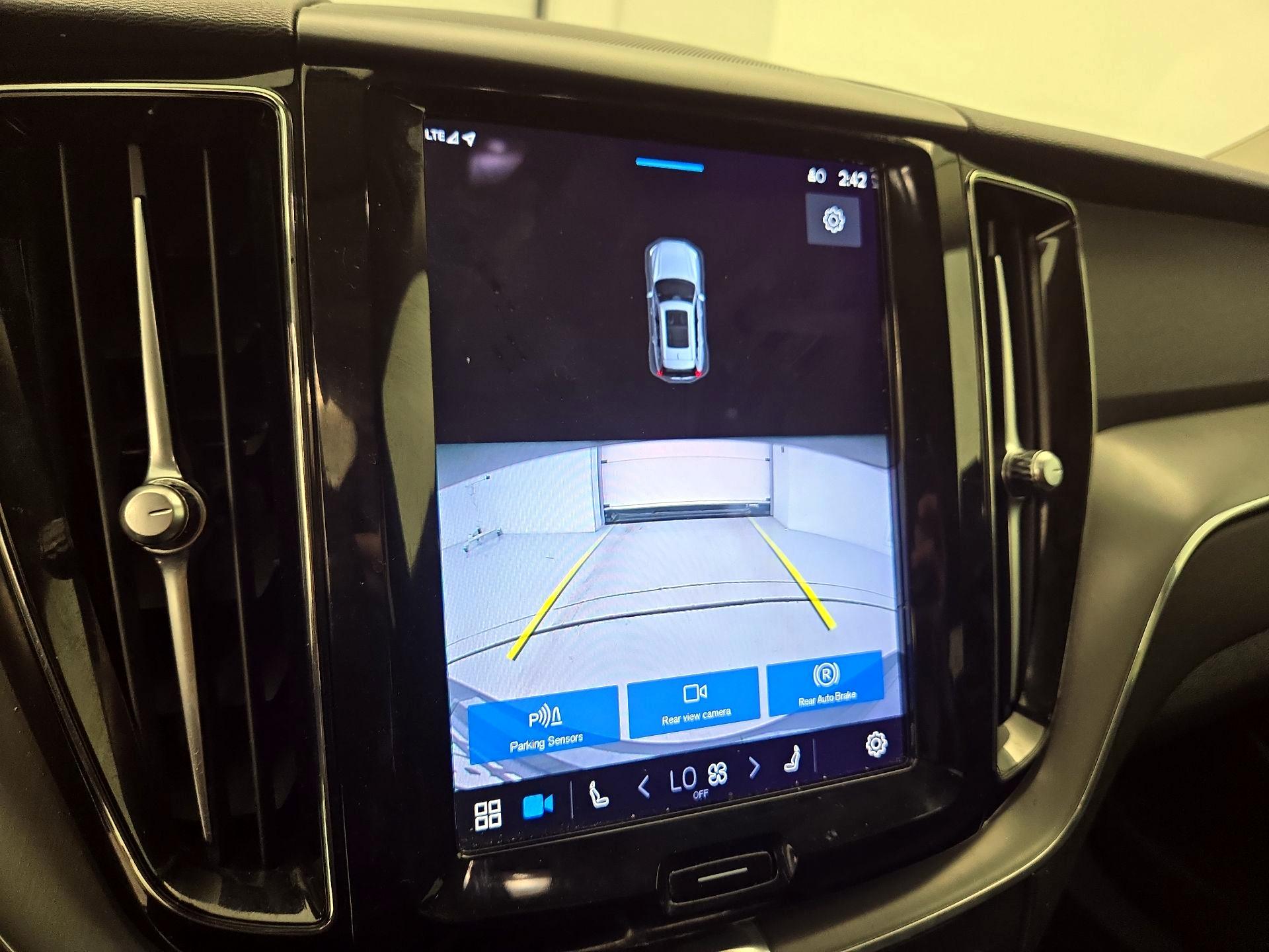 Thumbnail: 2023 Volvo XC60 - 15