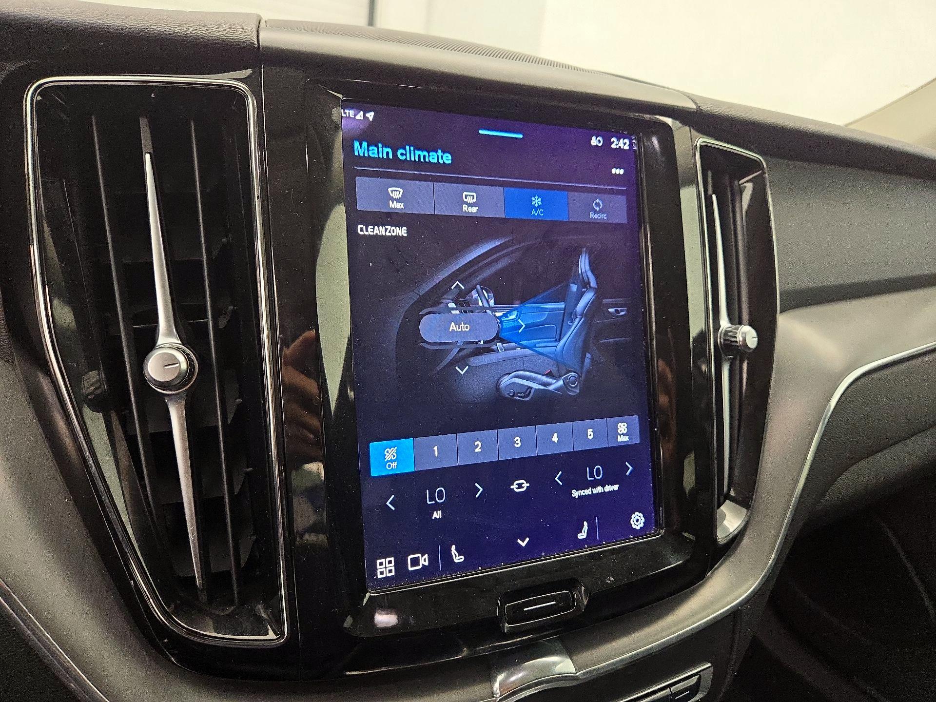 Thumbnail: 2023 Volvo XC60 - 17