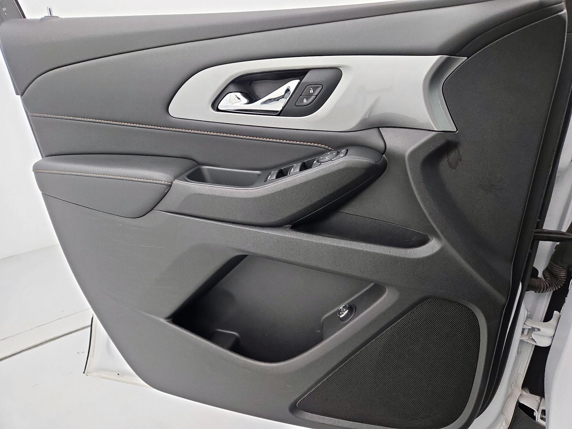 Thumbnail: 2021 Chevrolet Traverse - 12