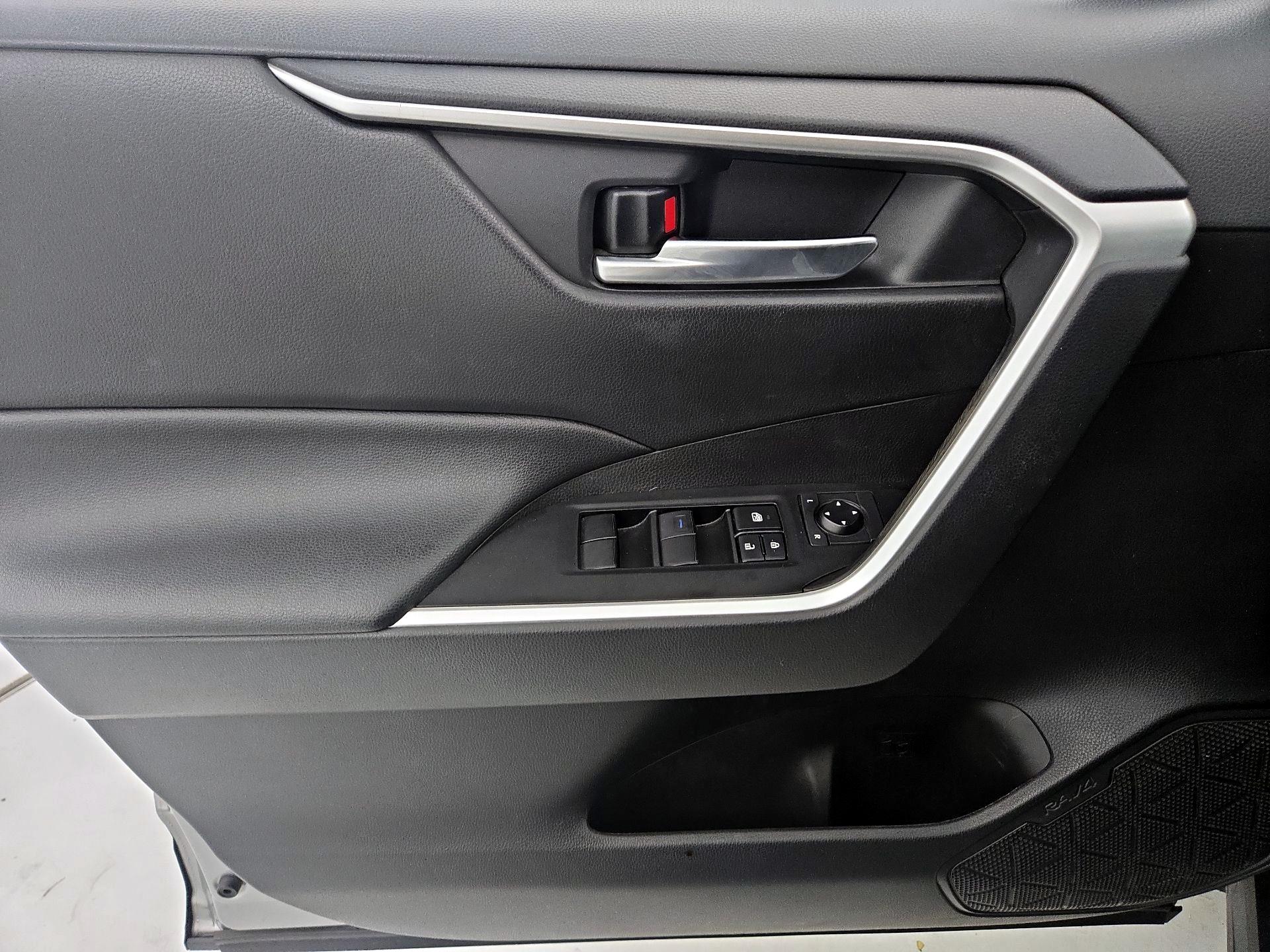 Thumbnail: 2021 Toyota RAV4 - 12