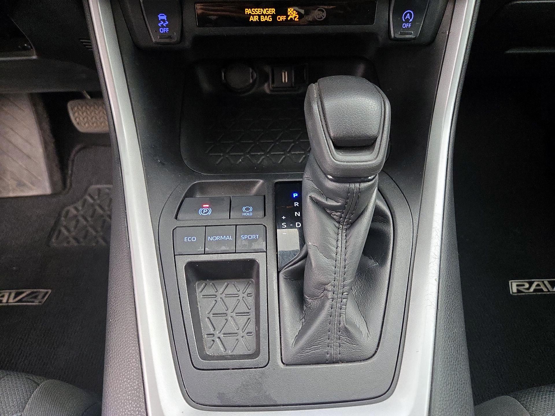 Thumbnail: 2021 Toyota RAV4 - 17