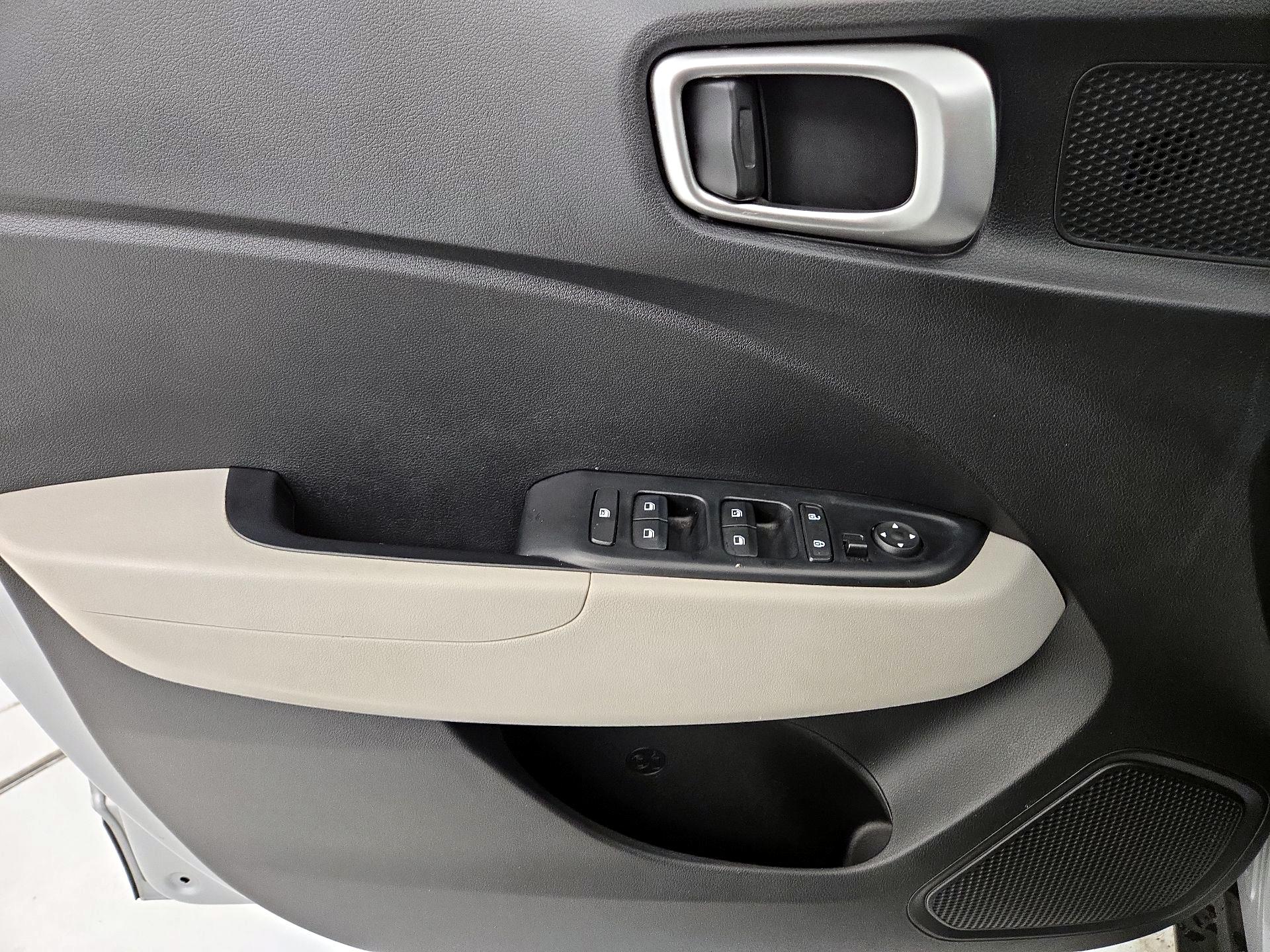 Thumbnail: 2022 Hyundai Venue - 12