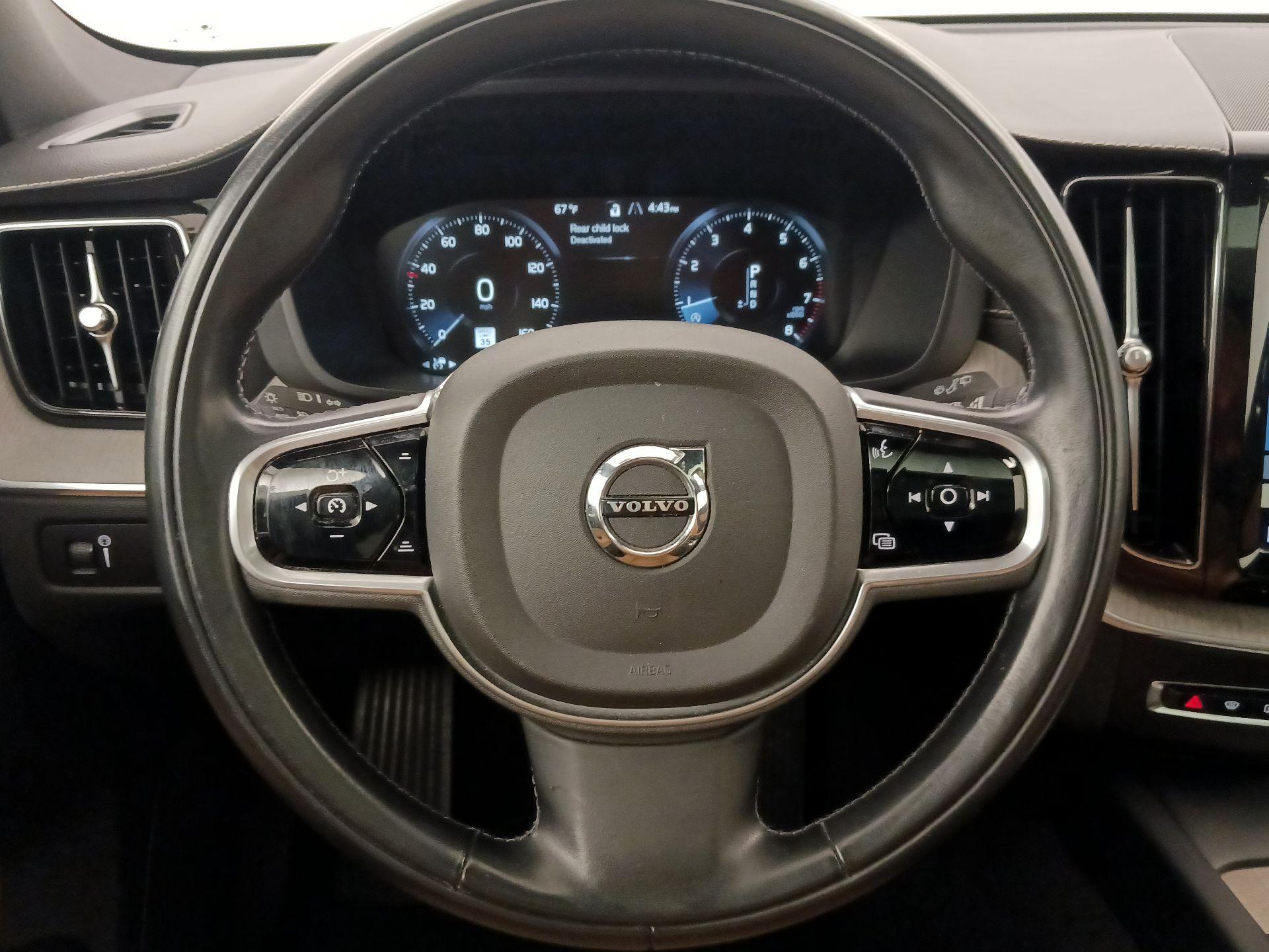 Thumbnail: 2018 Volvo XC60 - 10