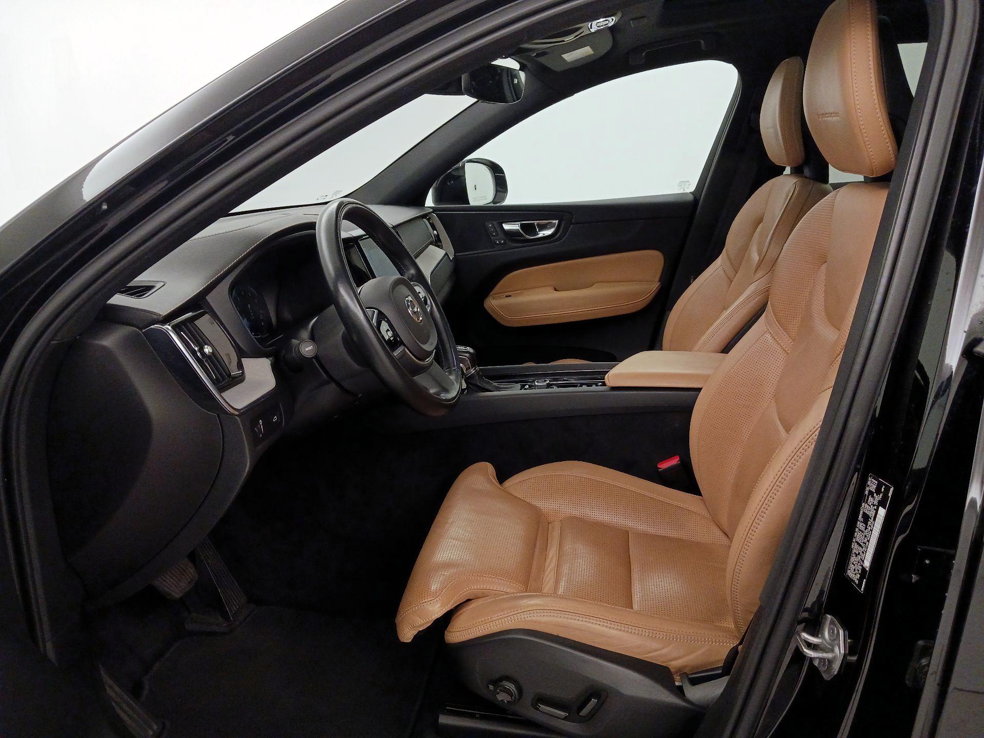 Thumbnail: 2018 Volvo XC60 - 11