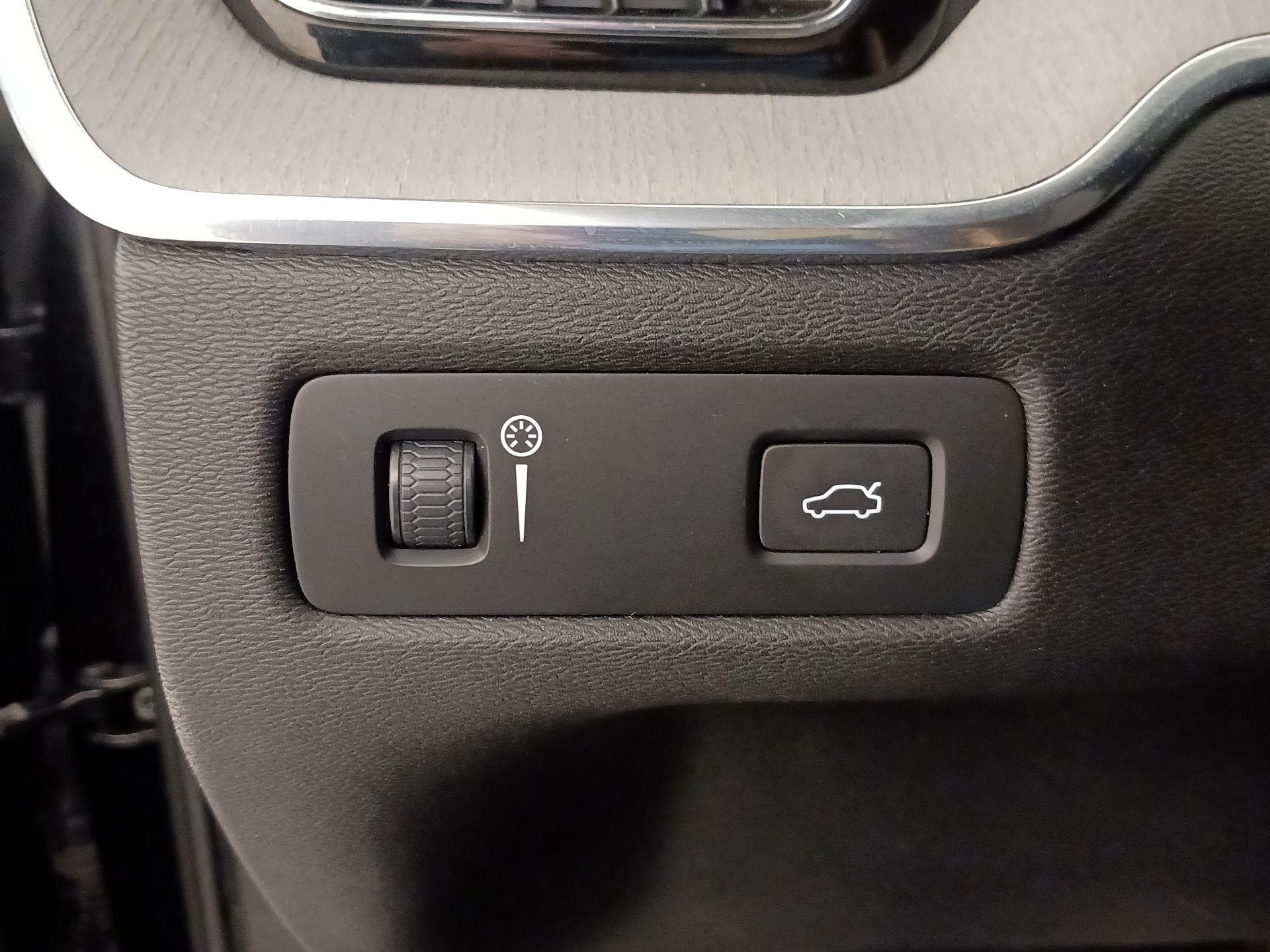 Thumbnail: 2018 Volvo XC60 - 13