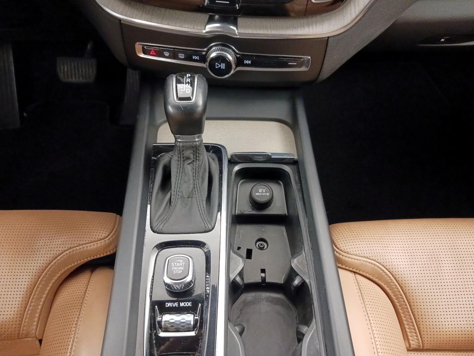 Thumbnail: 2018 Volvo XC60 - 18