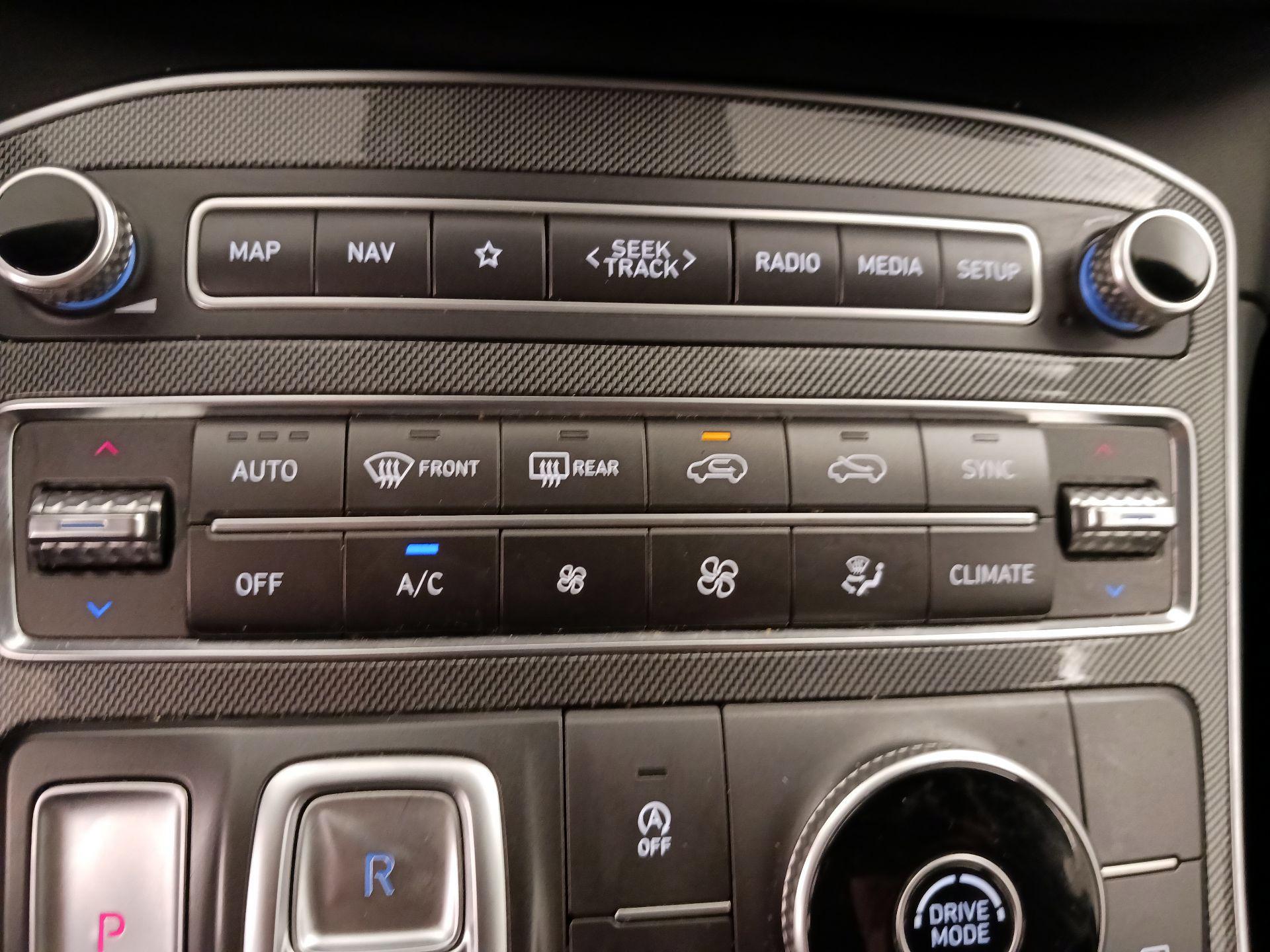 Thumbnail: 2022 Hyundai Santa Fe - 17