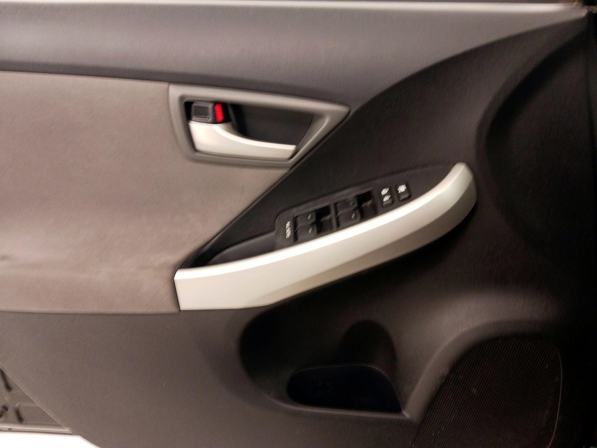 Thumbnail: 2015 Toyota Prius - 12