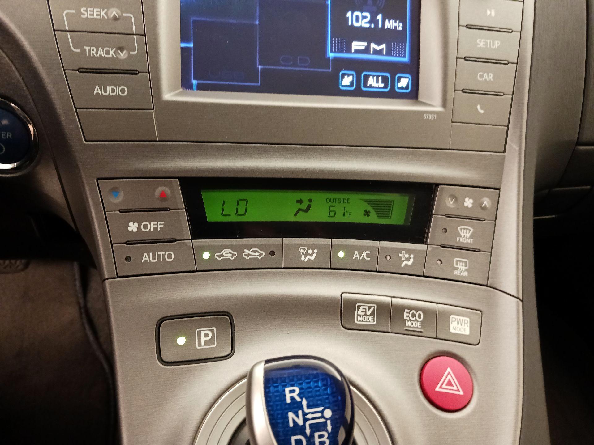 Thumbnail: 2015 Toyota Prius - 17