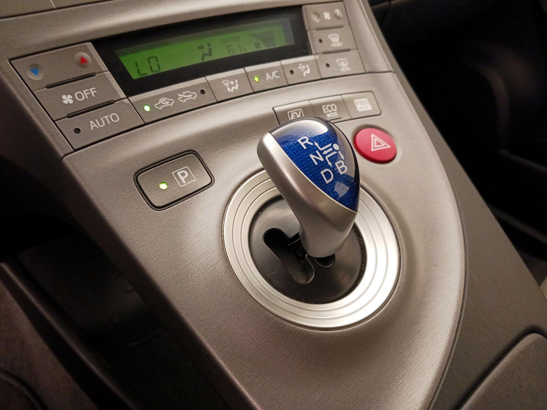 Thumbnail: 2015 Toyota Prius - 18