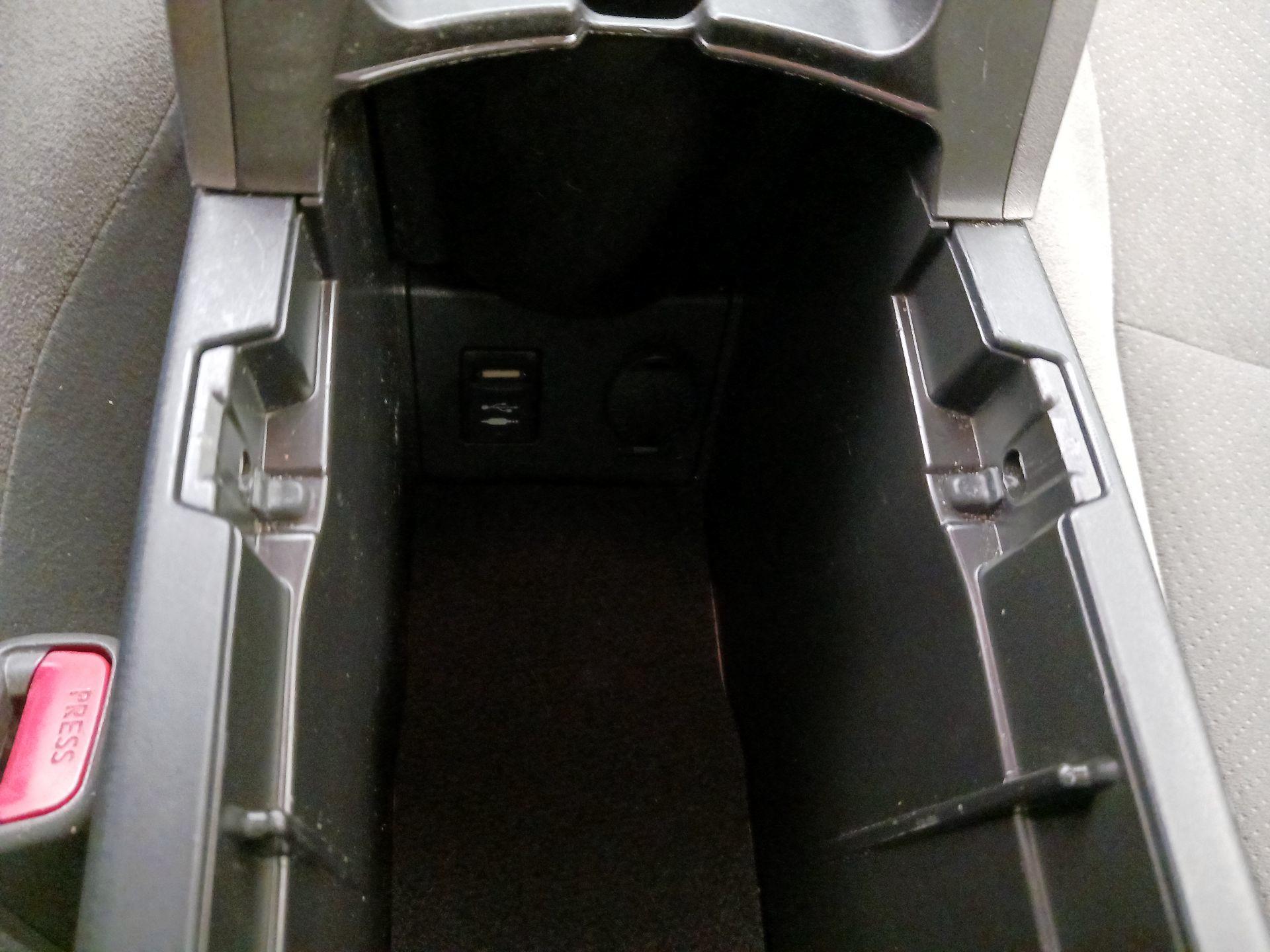 Thumbnail: 2015 Toyota Prius - 19