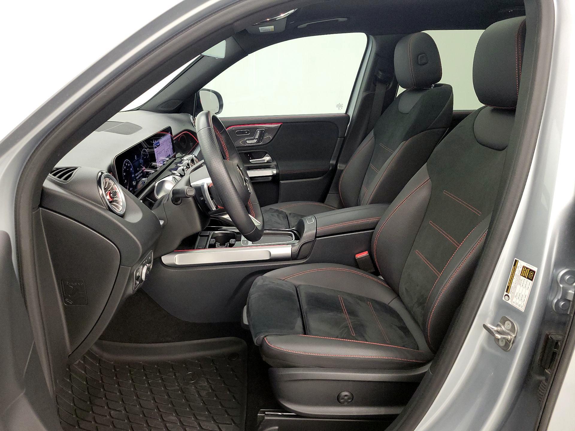 Thumbnail: 2024 Mercedes-Benz GLB - 11