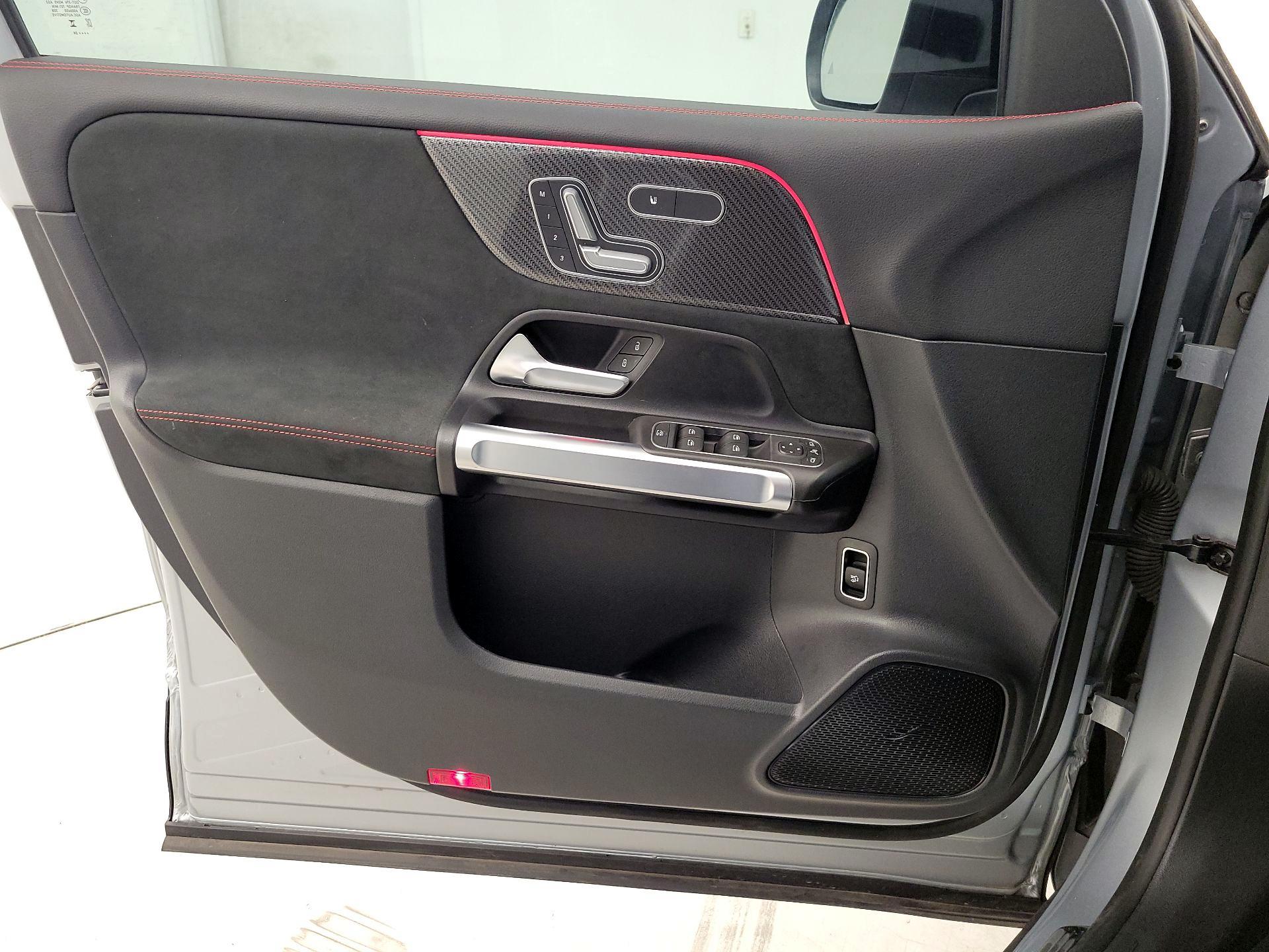 Thumbnail: 2024 Mercedes-Benz GLB - 12