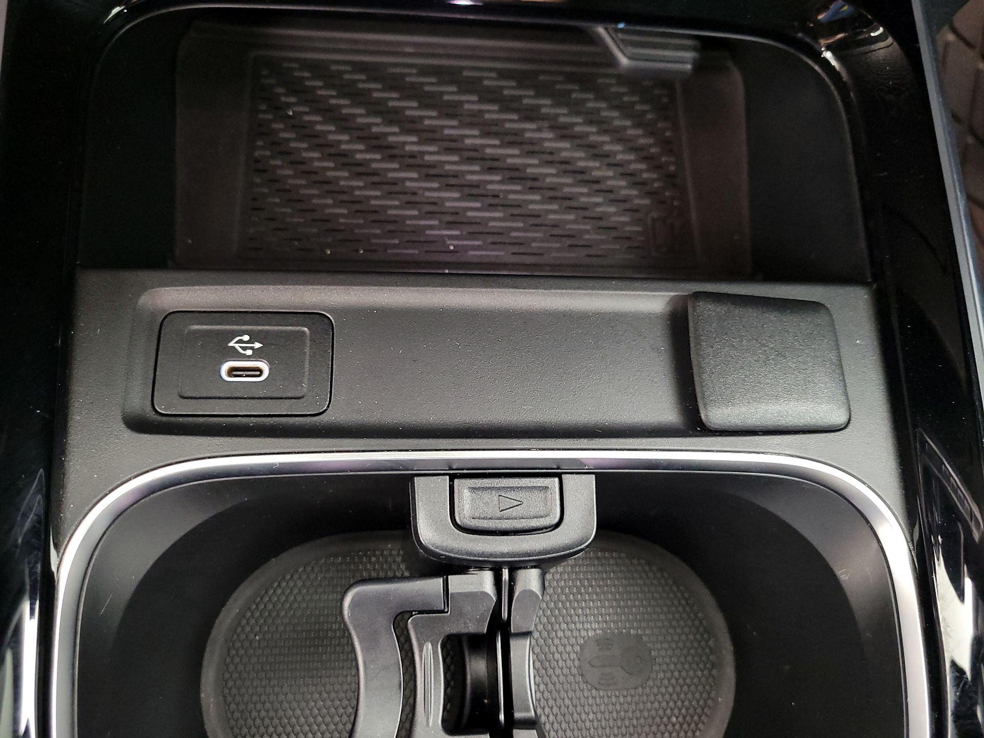 Thumbnail: 2024 Mercedes-Benz GLB - 19