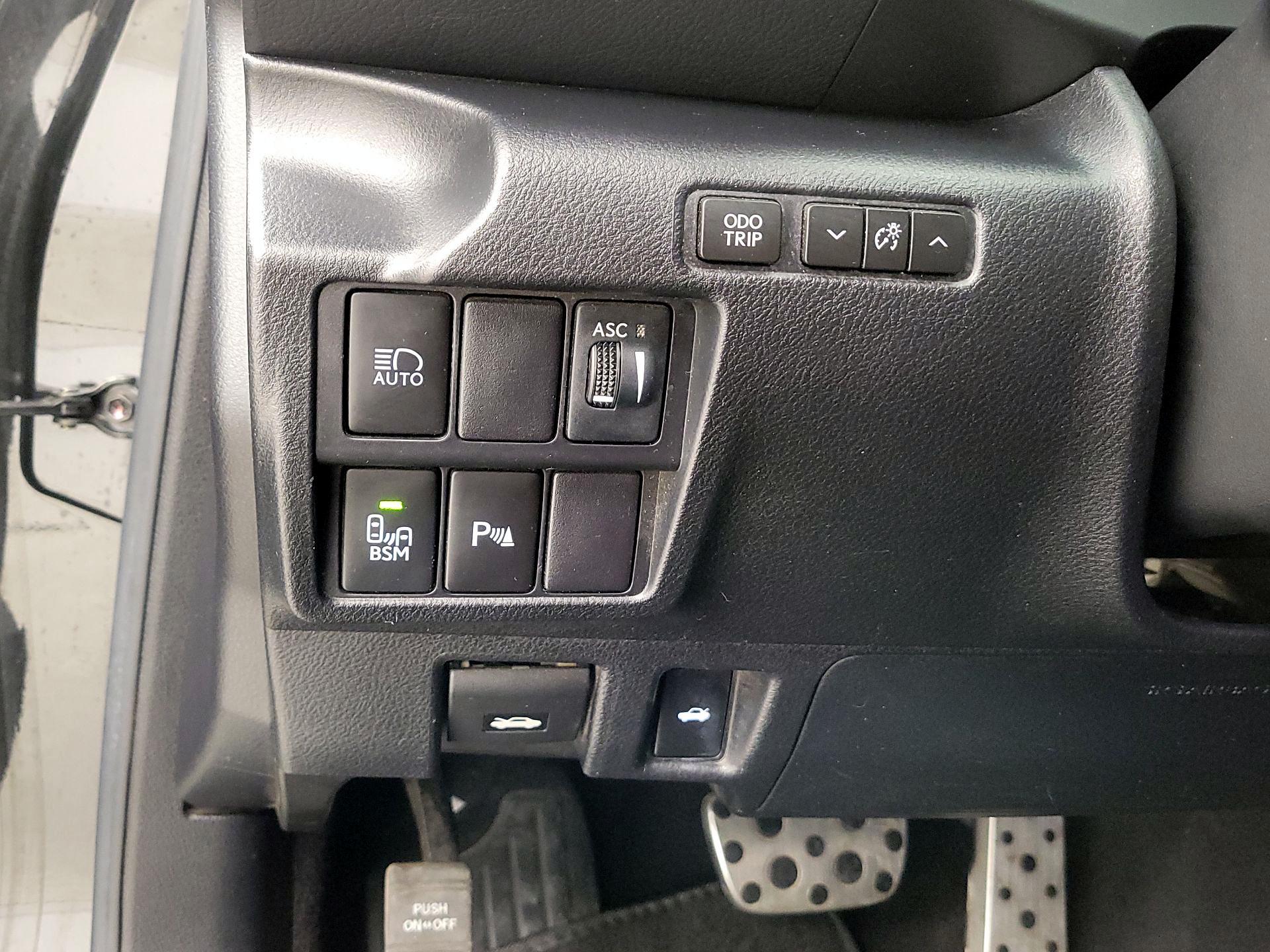 Thumbnail: 2020 Lexus IS - 13