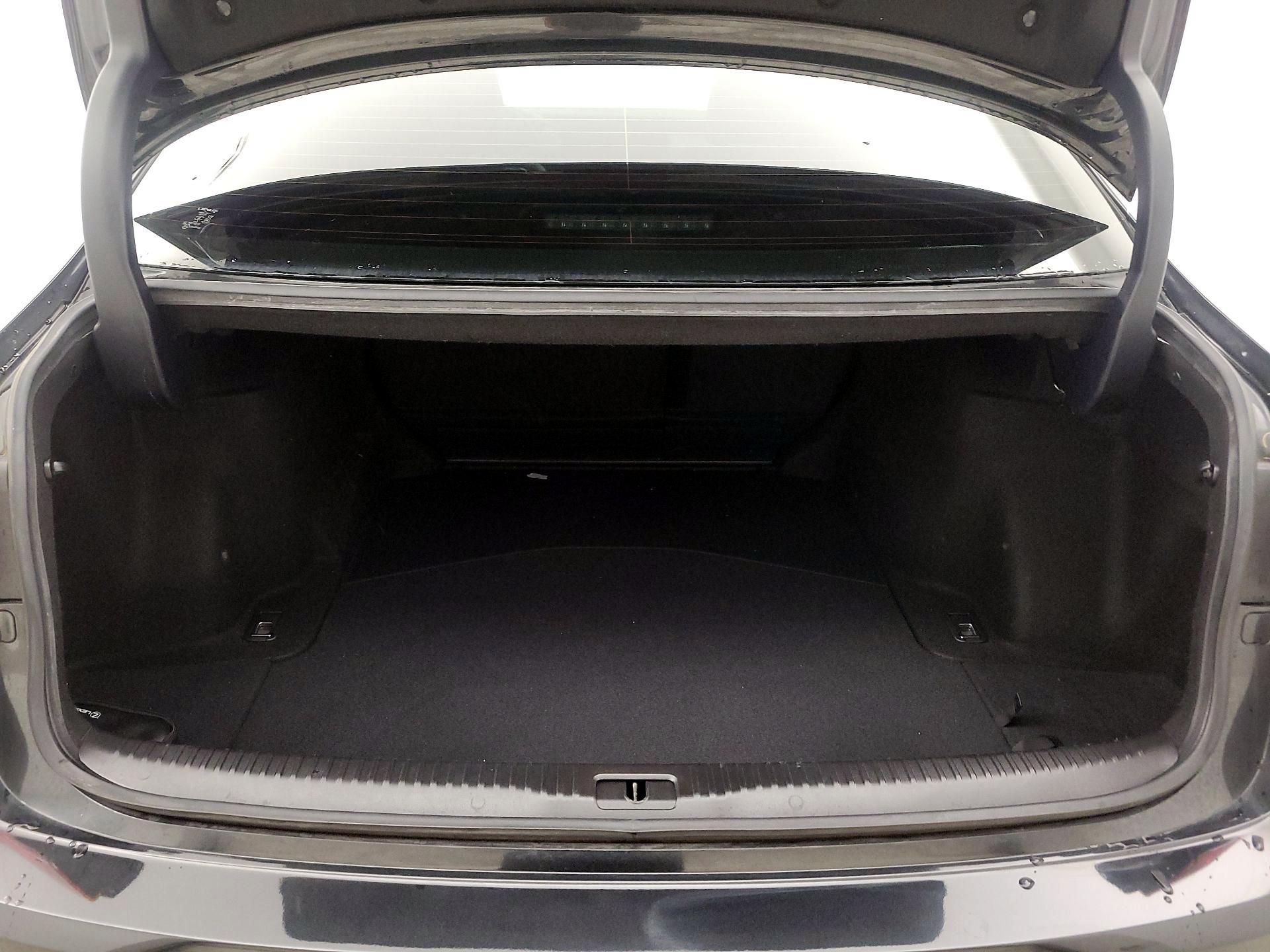 Thumbnail: 2020 Lexus IS - 20