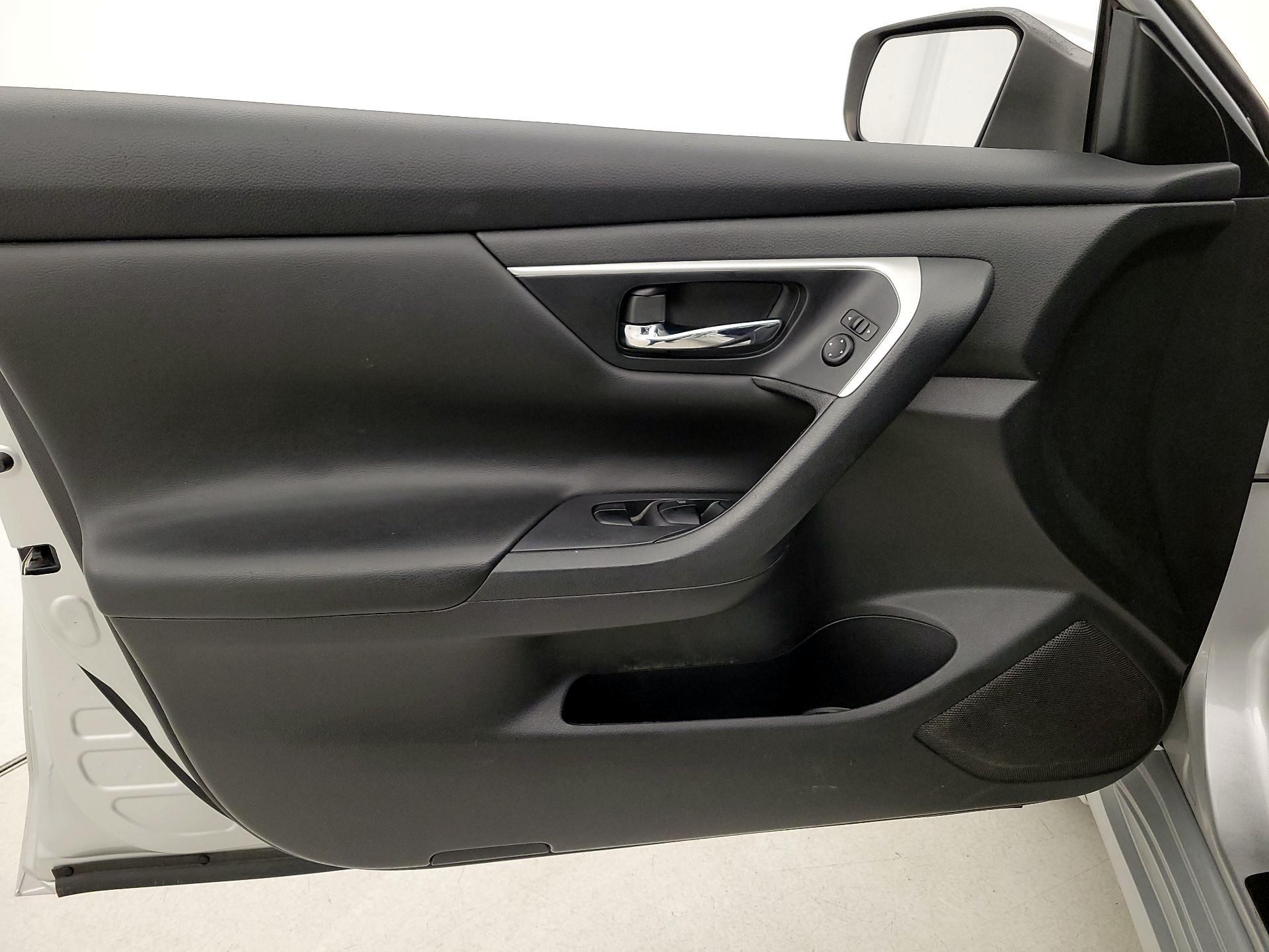 Thumbnail: 2018 Nissan Altima - 12