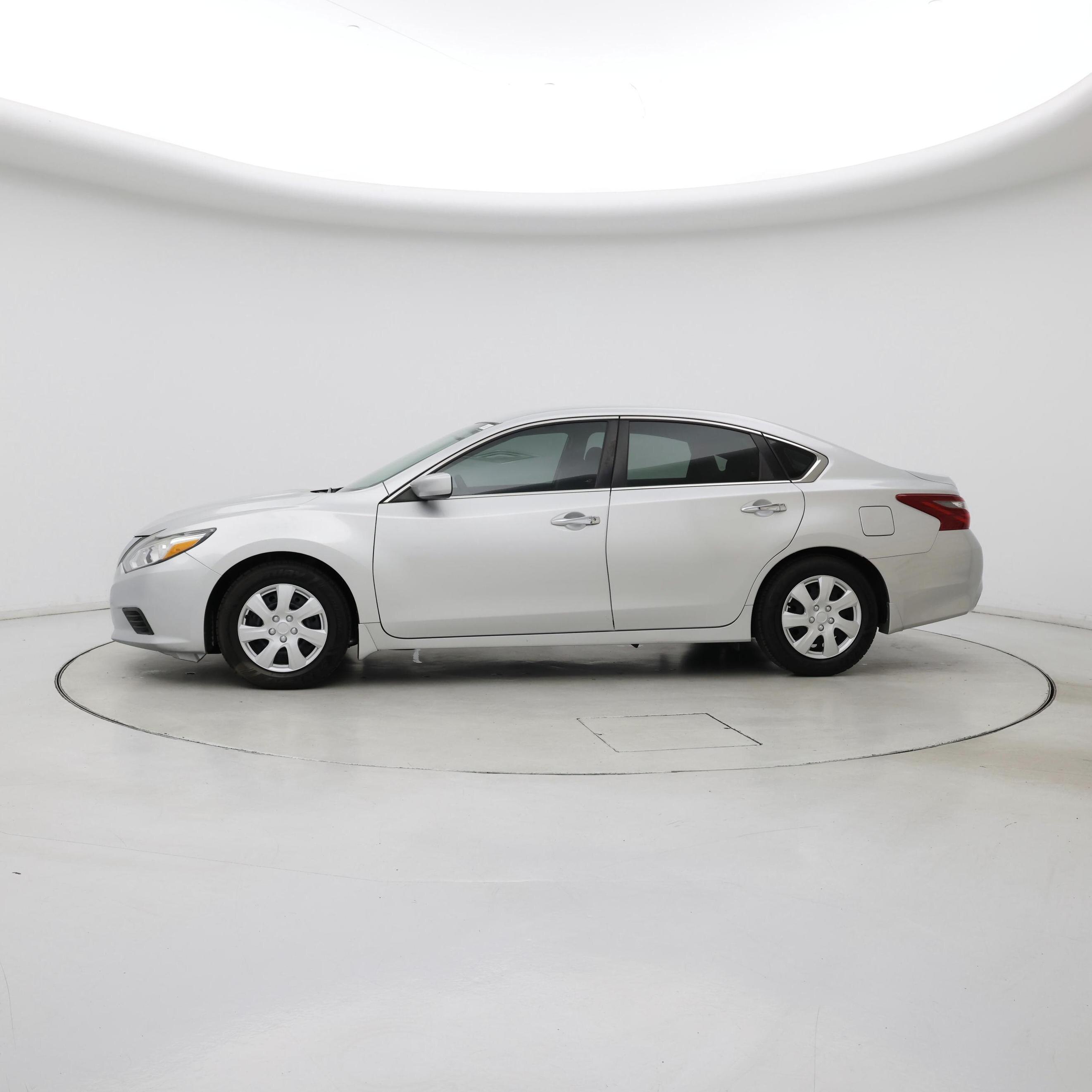 Thumbnail: 2018 Nissan Altima - 3