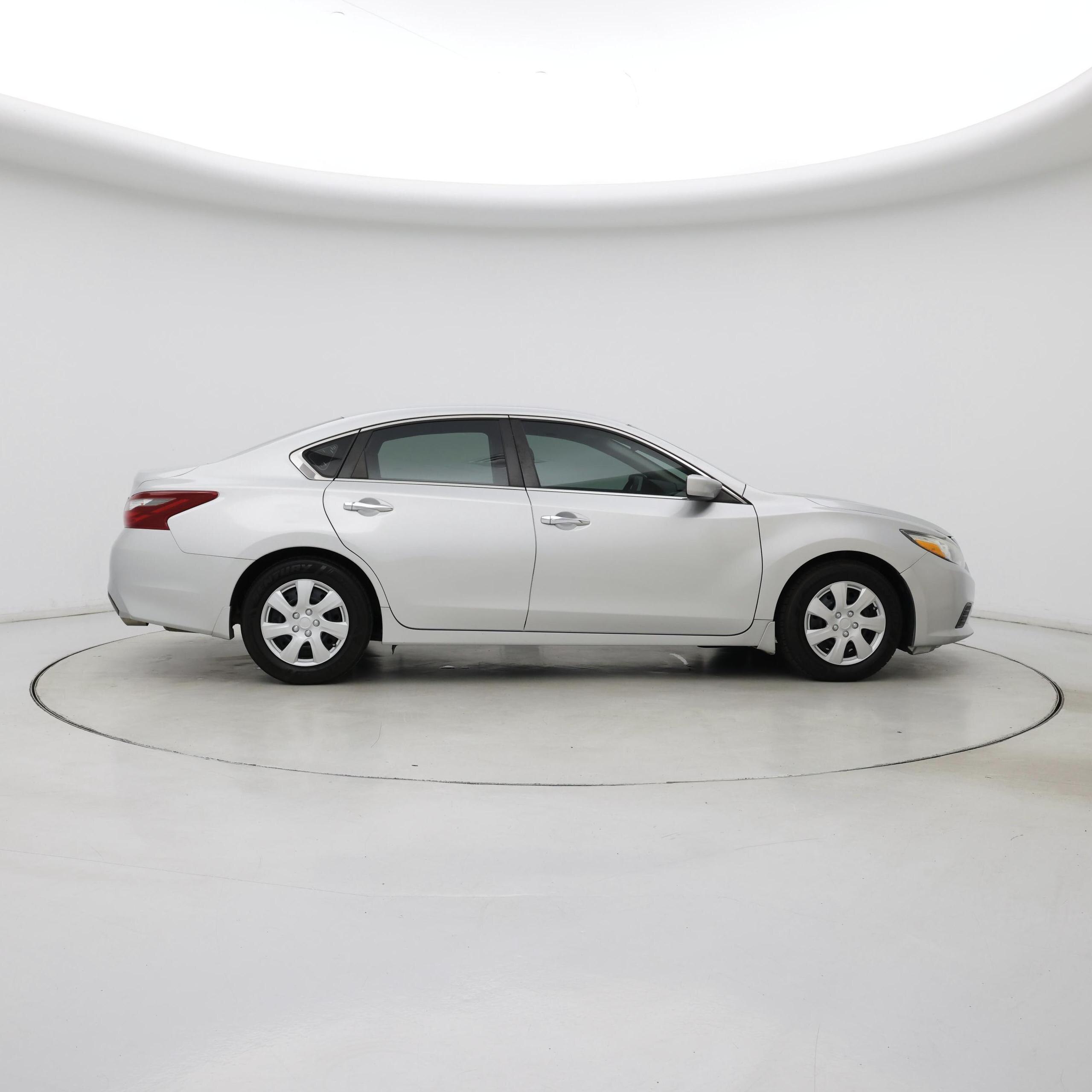 Thumbnail: 2018 Nissan Altima - 7