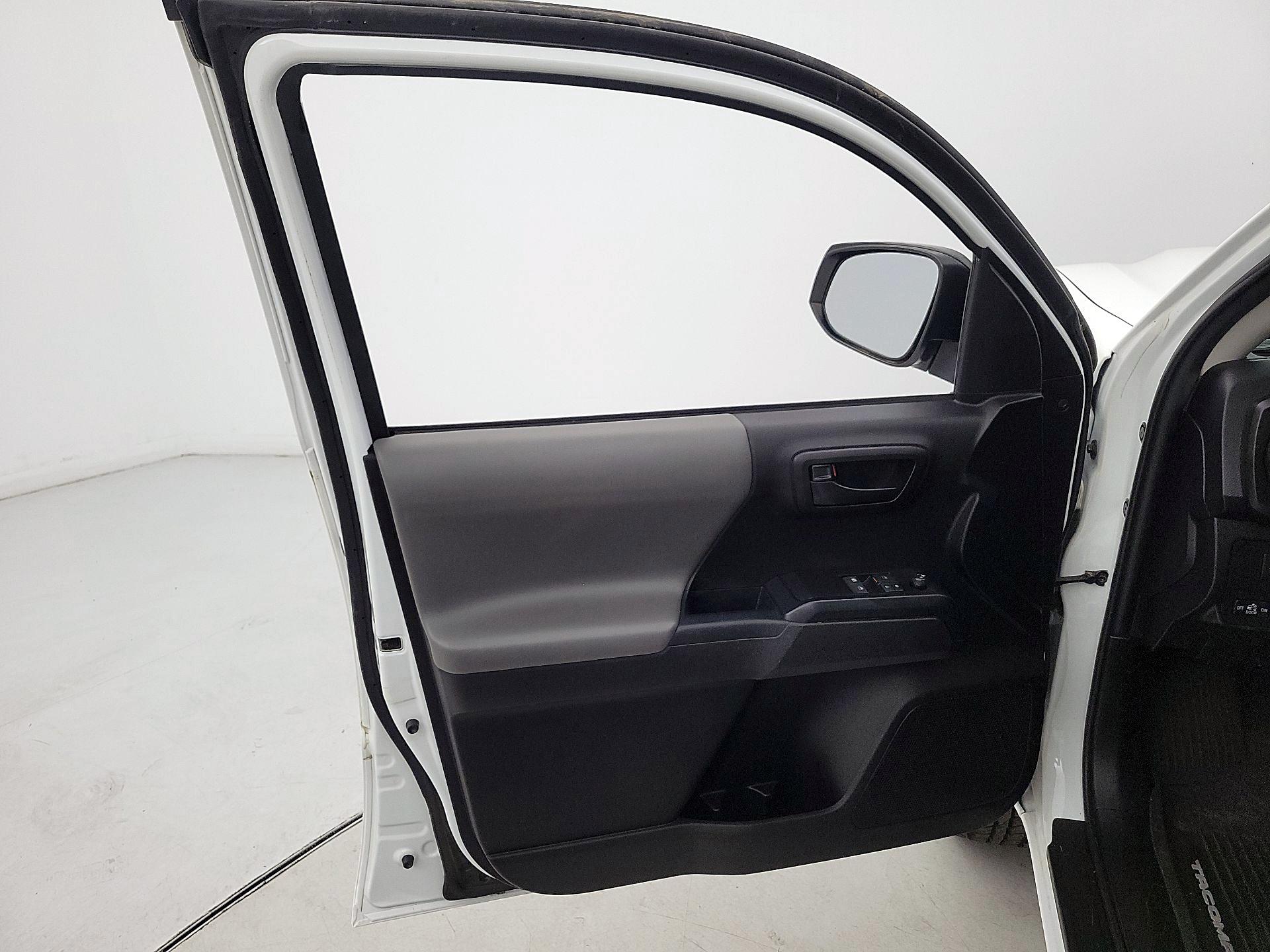 Thumbnail: 2021 Toyota Tacoma - 12