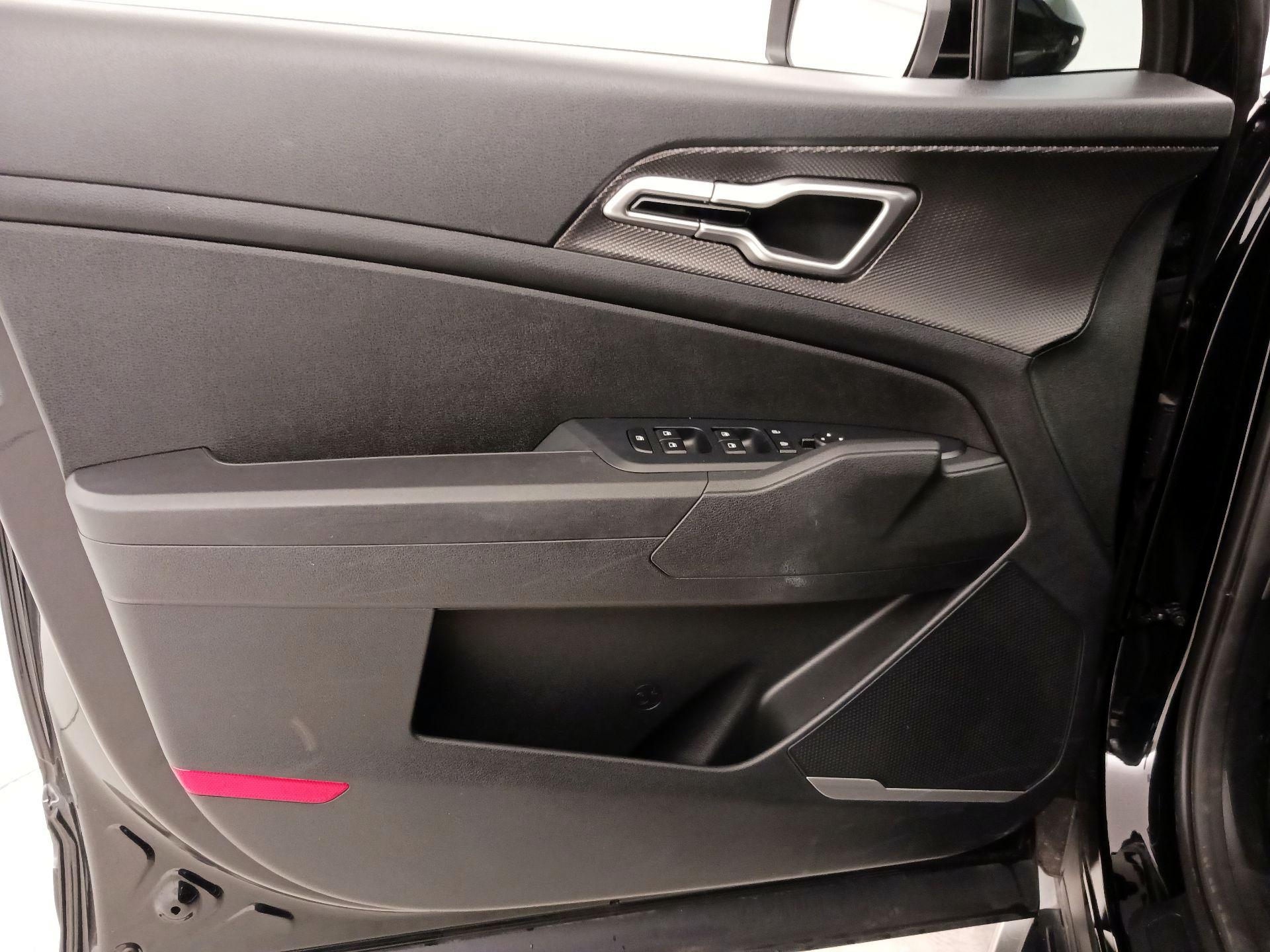 Thumbnail: 2023 Kia Sportage - 12